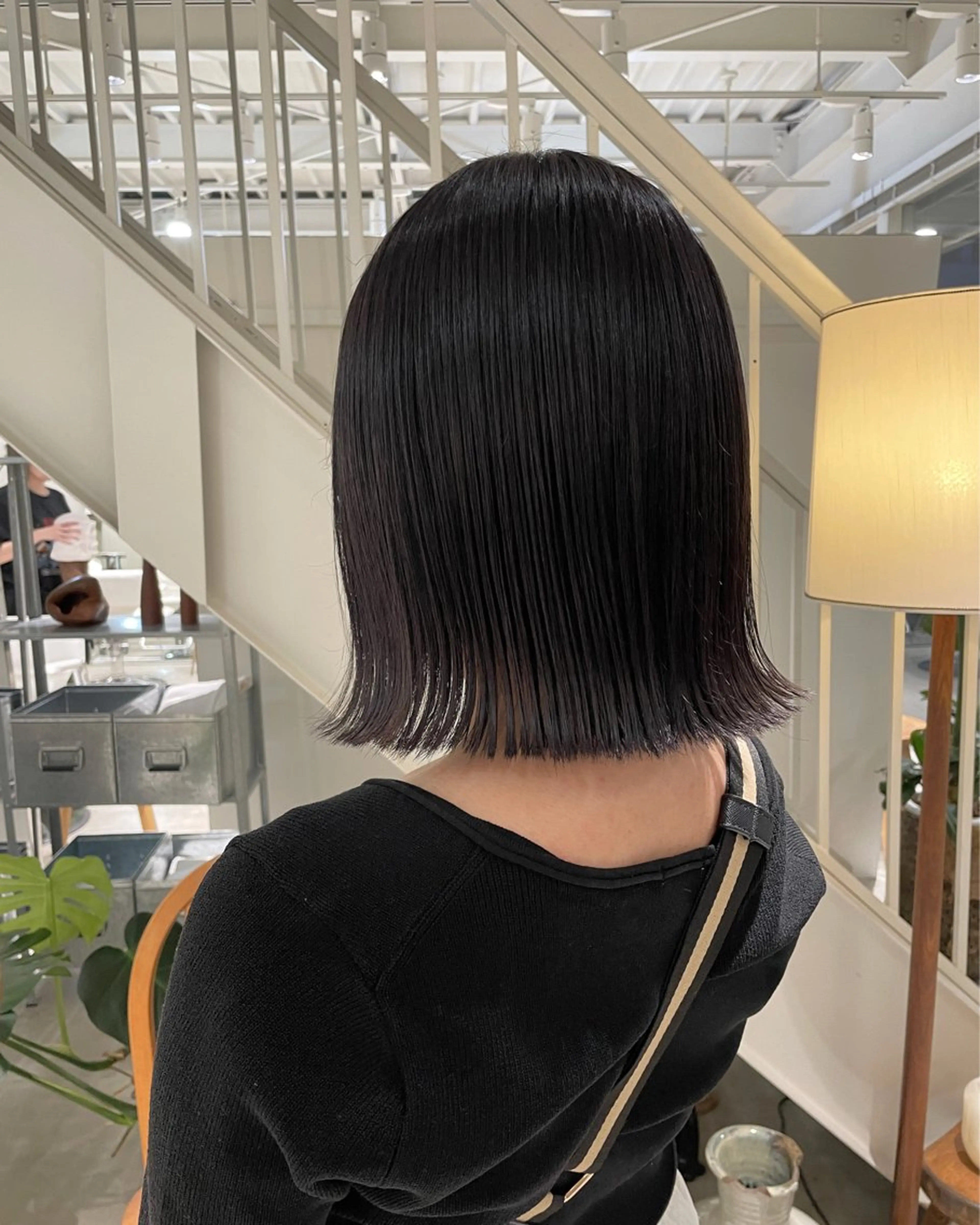 ミディアム カラー ダークシルバー シルバー ヘアカラー 安西 香利奈のヘアスタイル