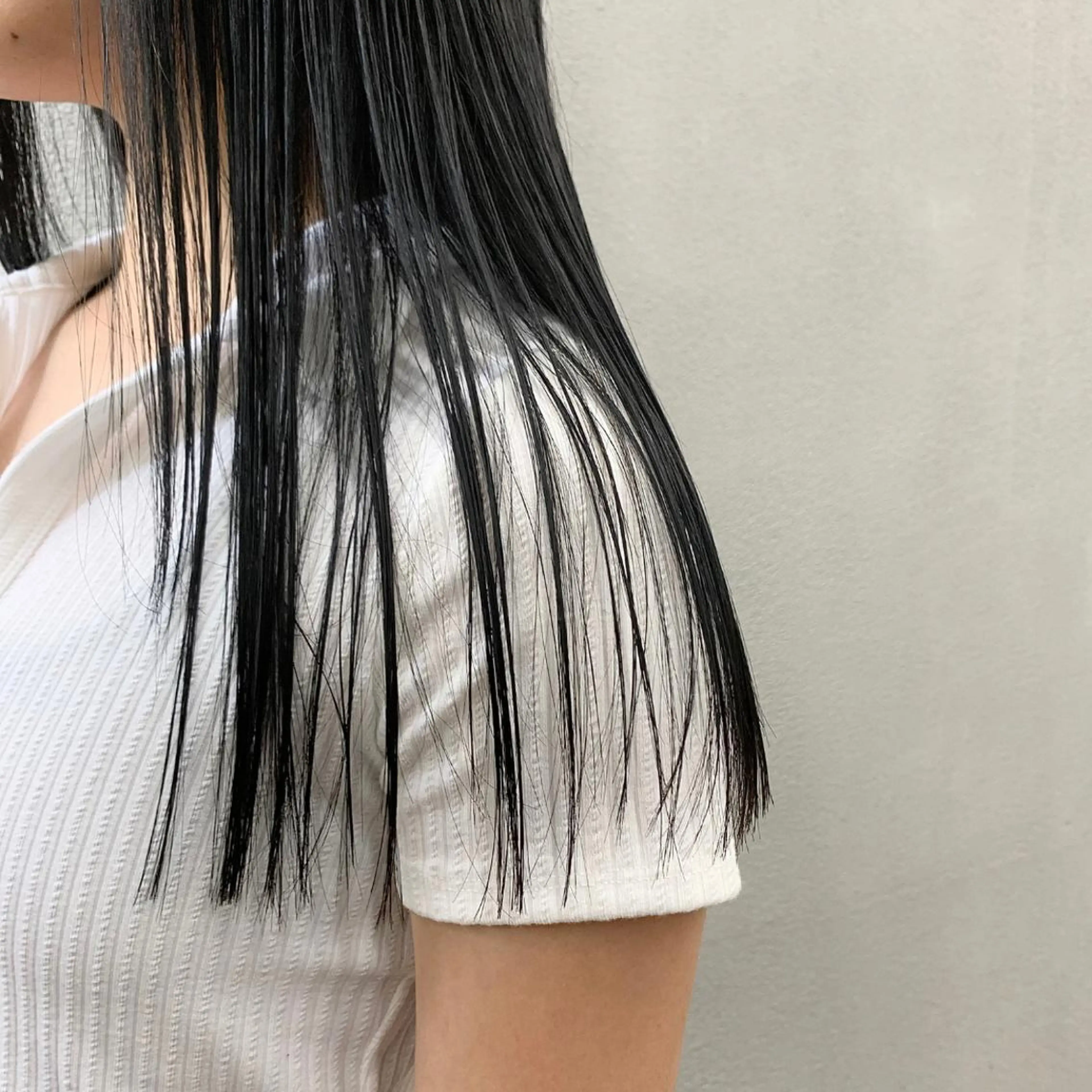 セミロング カラー 黒髪 ブルーカラー ブルーブラック カット 縮毛矯正 トリートメント お顔まわりカット🌱 emo.村松泉綺のヘアスタイル