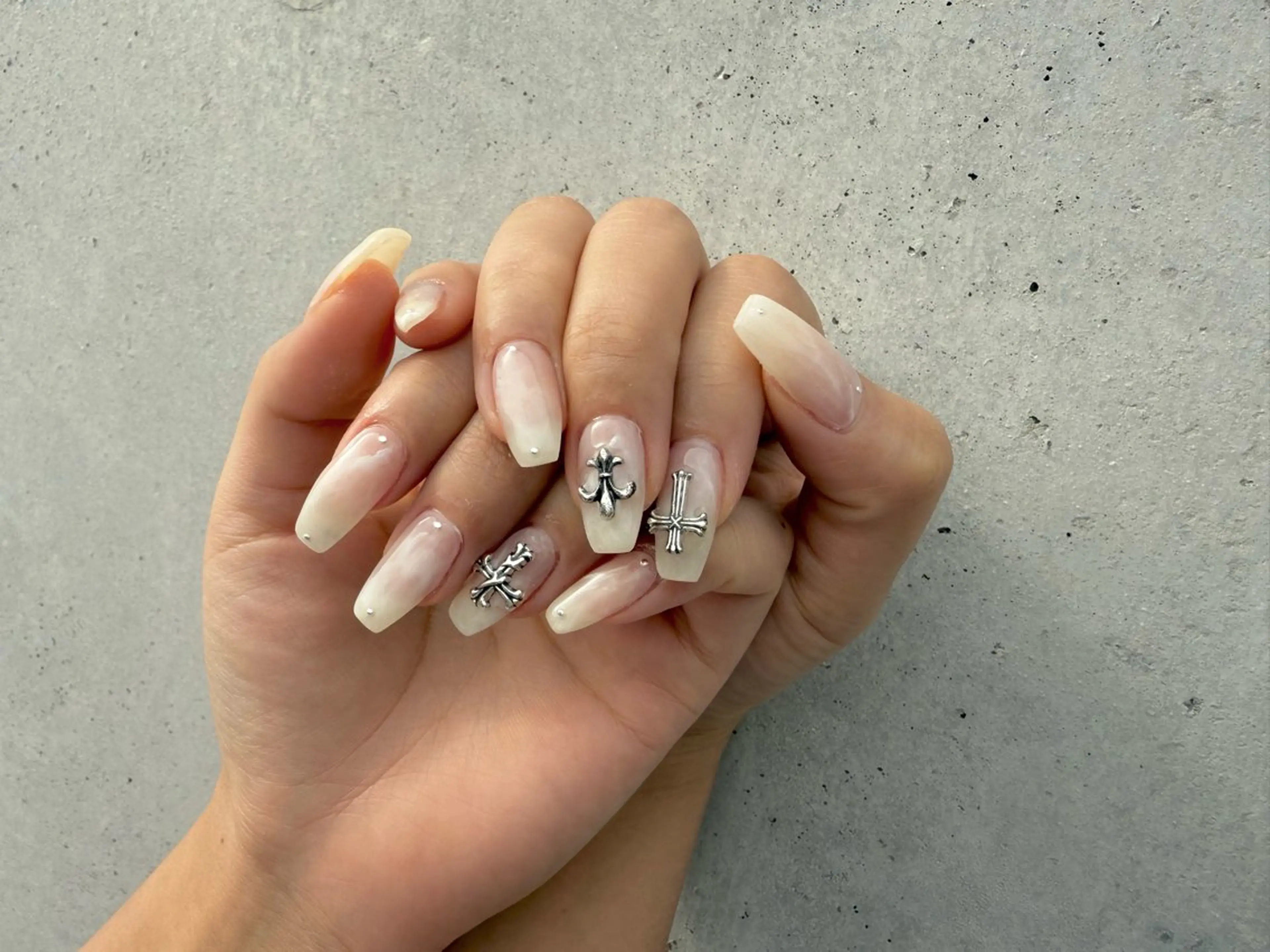 ネイル ジェルネイル ホワイト ハンドネイル ëmma nail_ by chulaのネイルデザイン