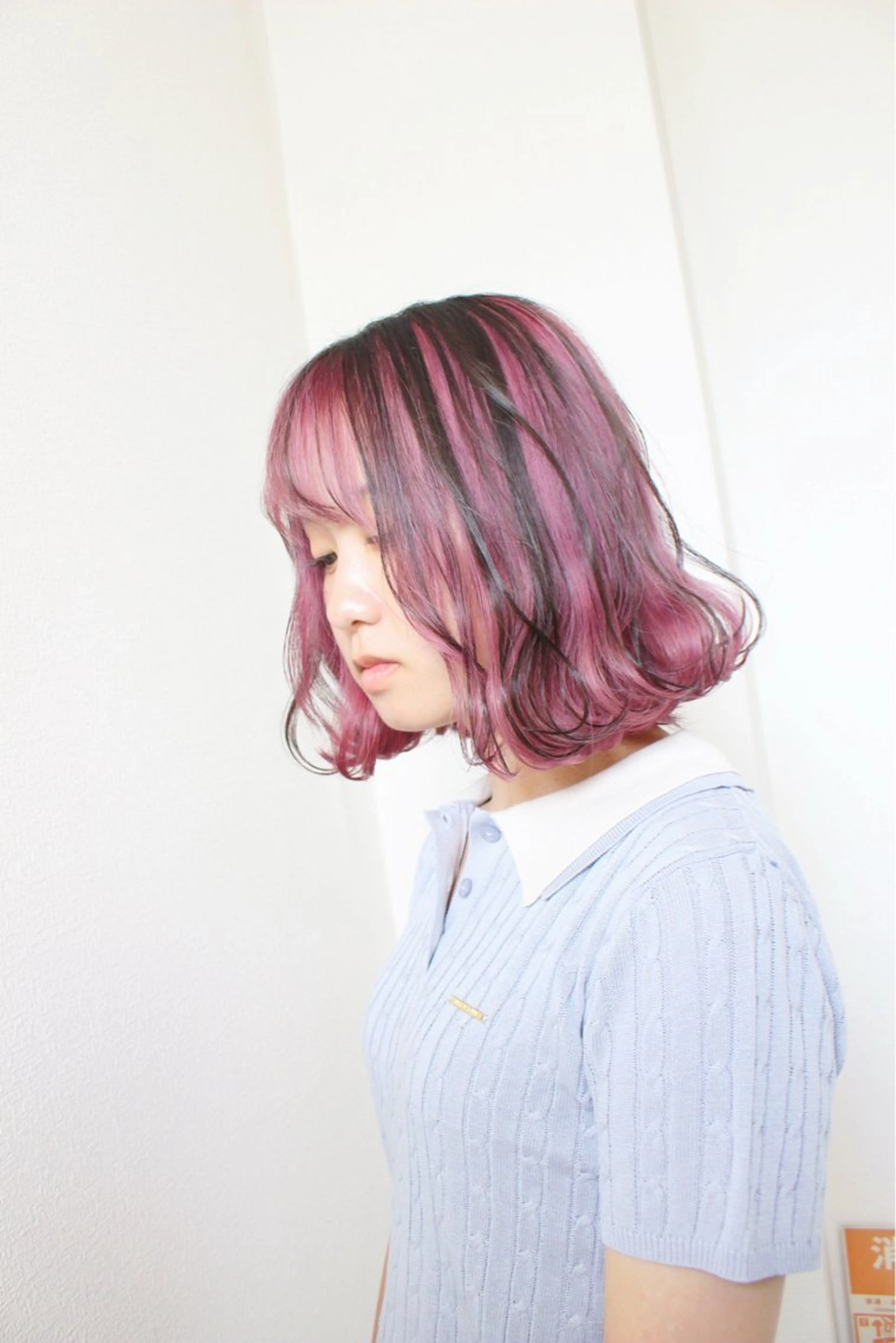 ミディアム カラー 黒髪 ピンクカラー 外ハネヘア ヘアカラー 土居 正季のヘアスタイル