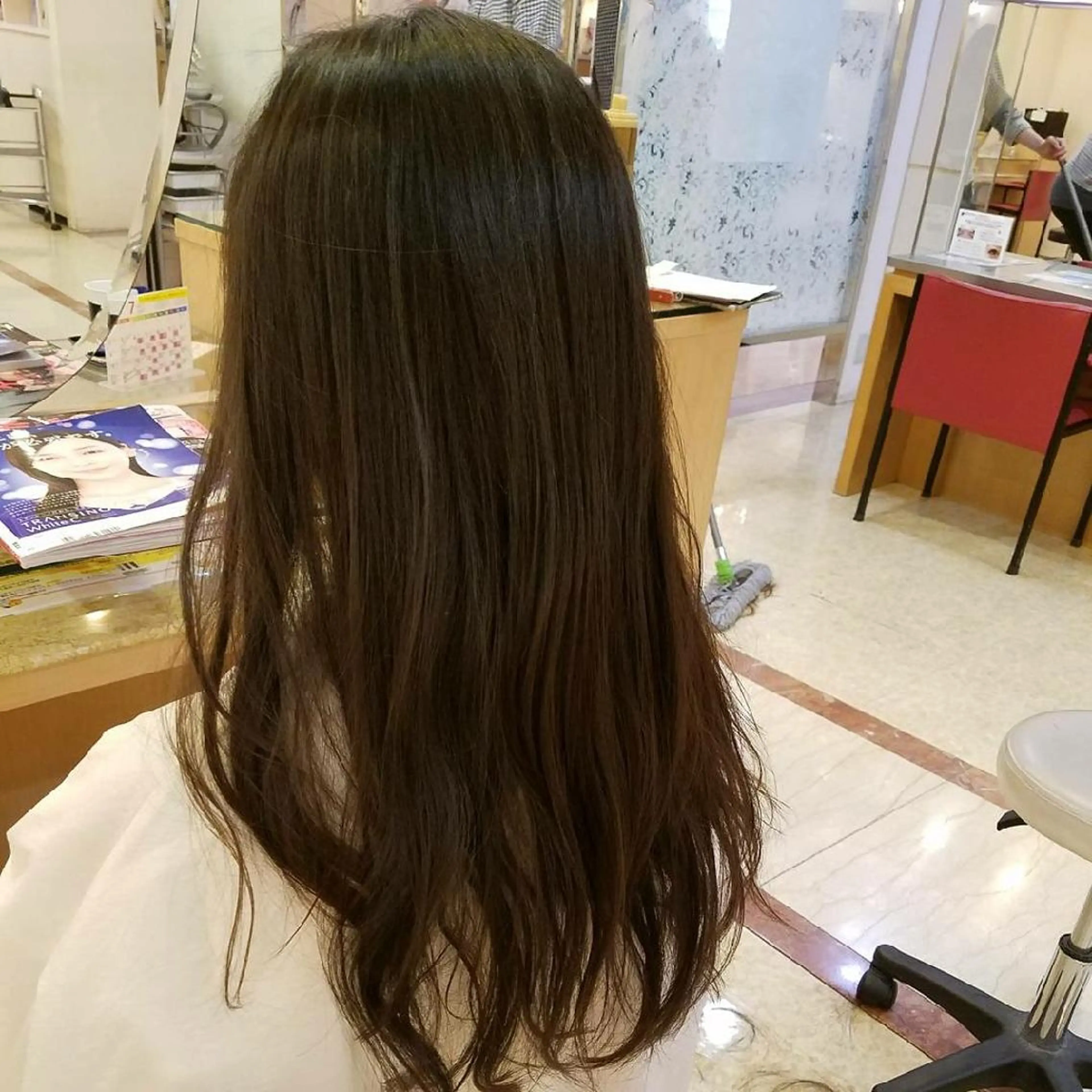 ロング ロング EMANON名古屋所属・美谷添(ミヤゾエ) まどか大人ヘアサロンのヘアスタイル