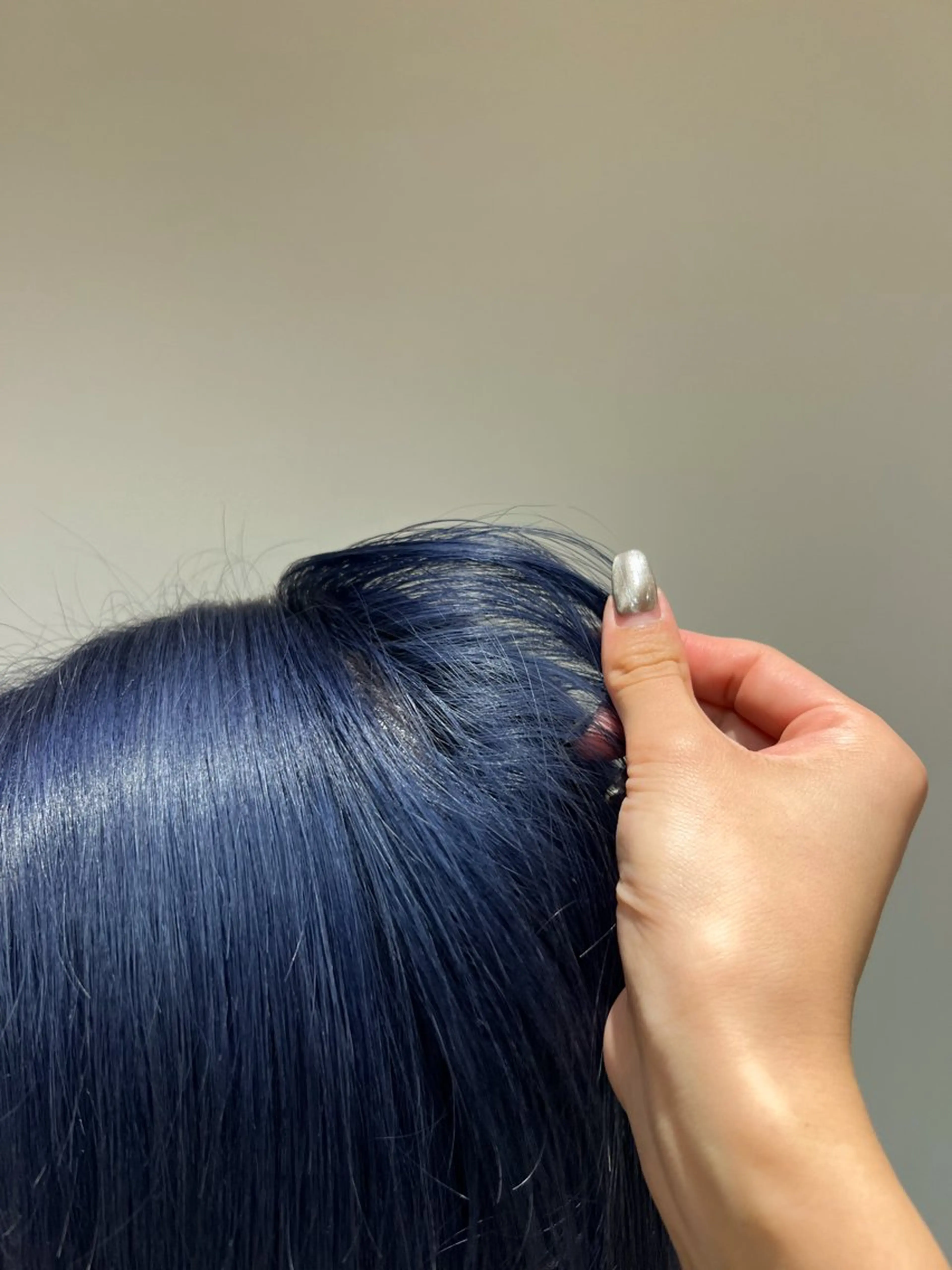 セミロング カラー ブリーチ ブルーカラー ワタナベ モカ🦢のヘアスタイル