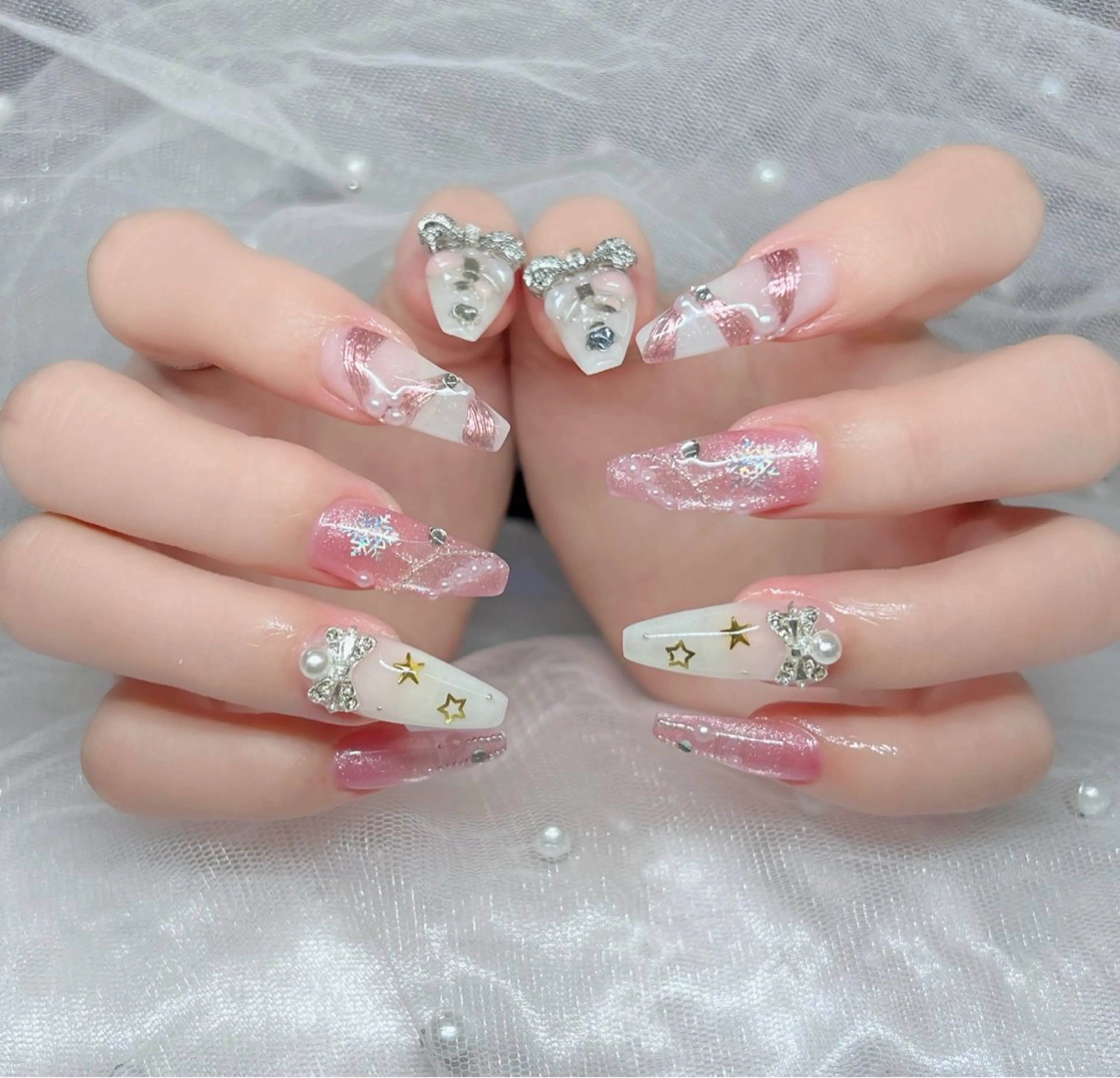 ネイル キラキラネイル シンプルネイル 冬ネイル クリスマス 🎀Lilla💎 Nail Salonのネイルデザイン