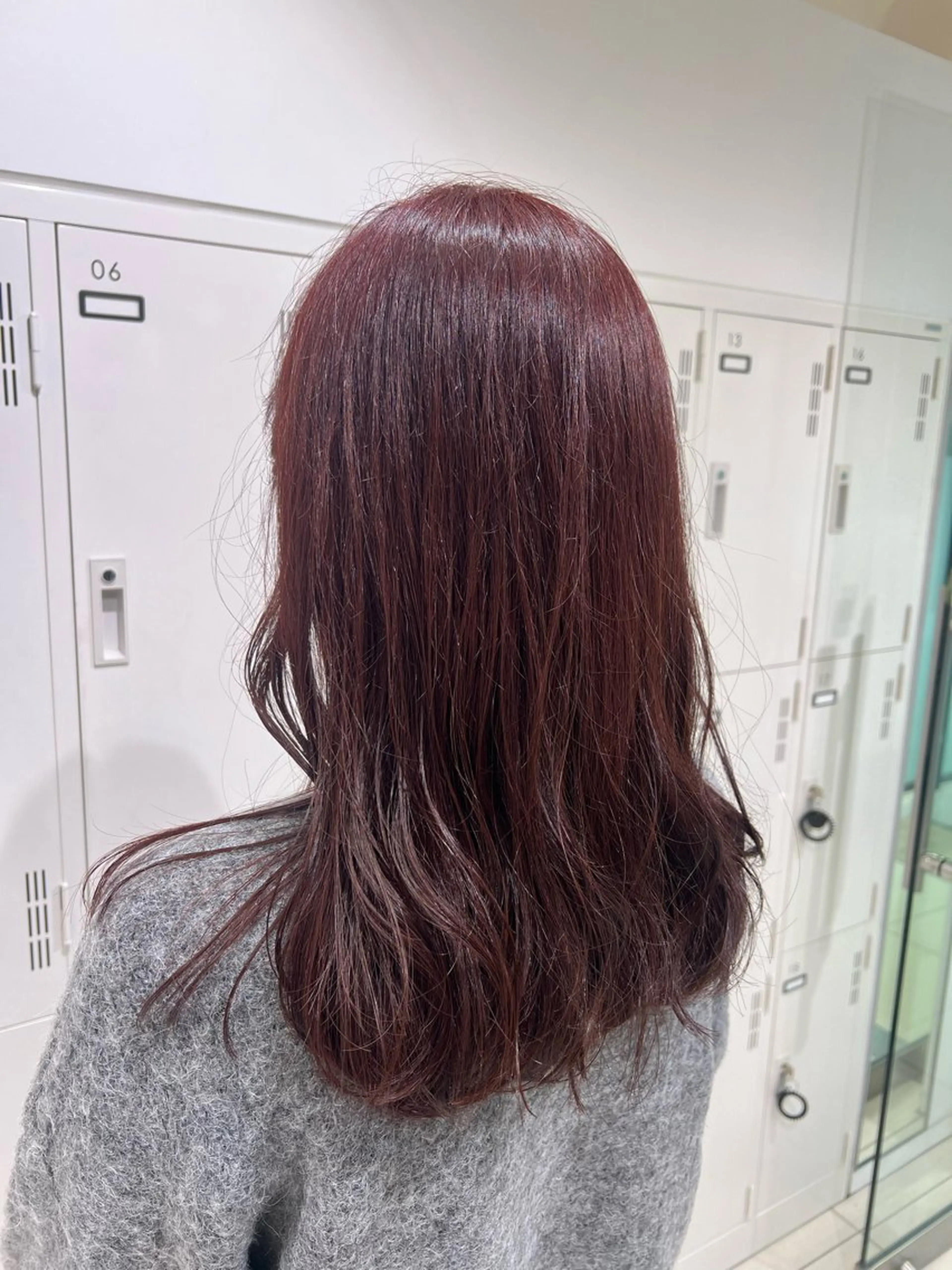 セミロング カラー ブリーチ ボルドーカラー ブリーチなしカラー ピンクカラー ヘアカラー トリートメント 暖色カラー🌹 中山由梨のヘアスタイル