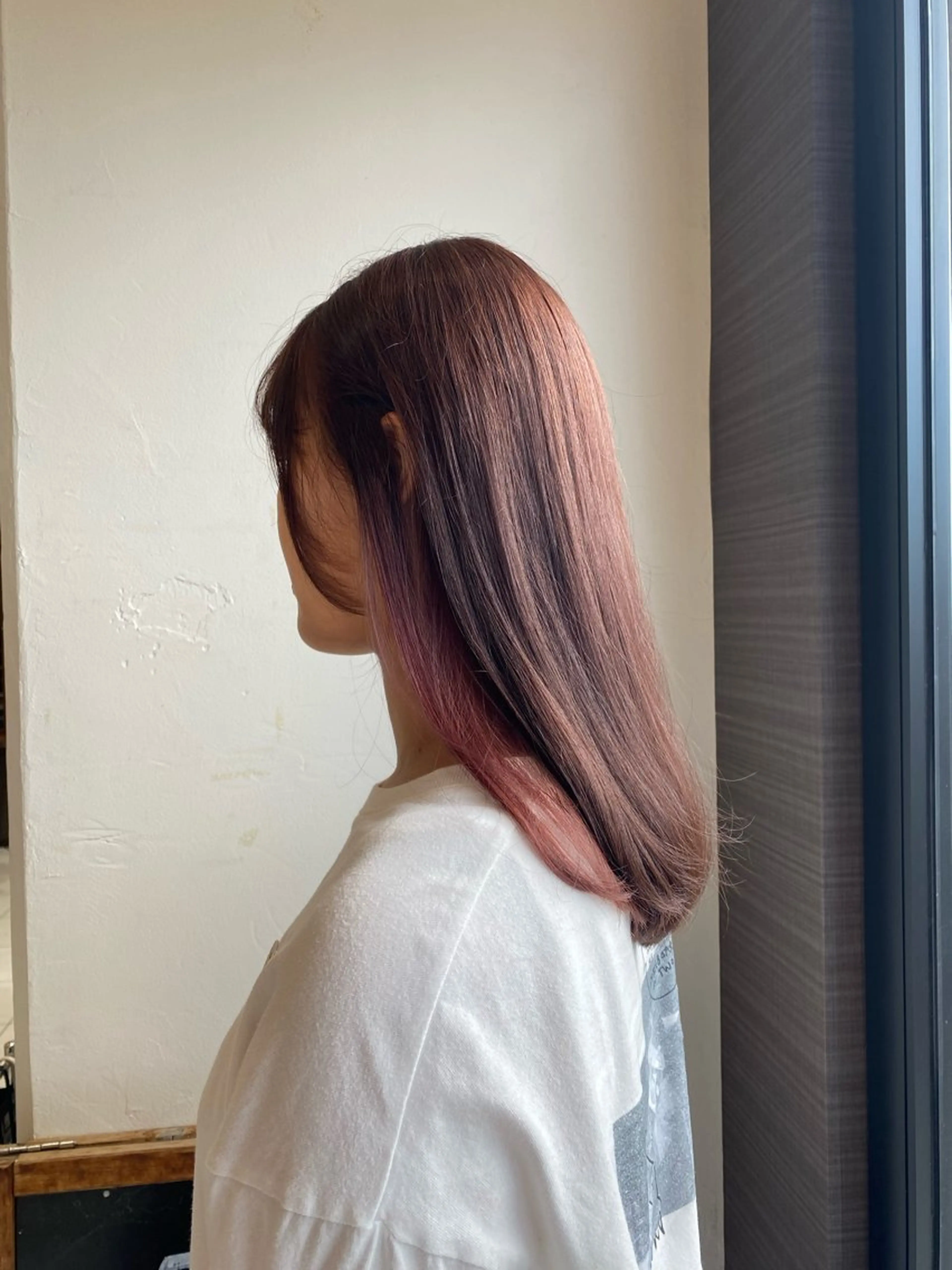 ロング カラー ダブルカラー イヤリングカラー ピンクカラー 横手 亜紀のヘアスタイル