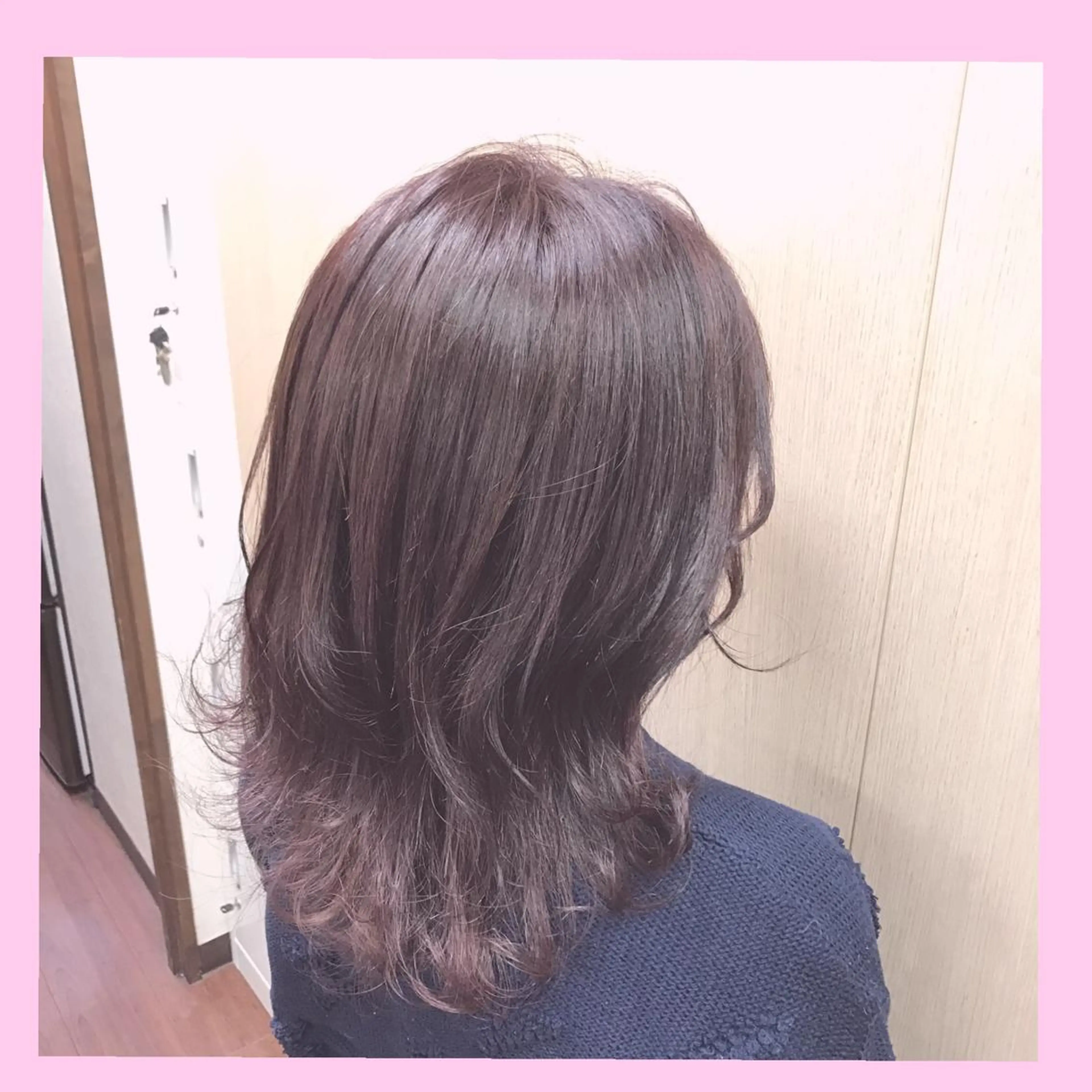 セミロング カラー グレージュ ピンクカラー SHIN/レイヤー カット×クロスパーマのヘアスタイル