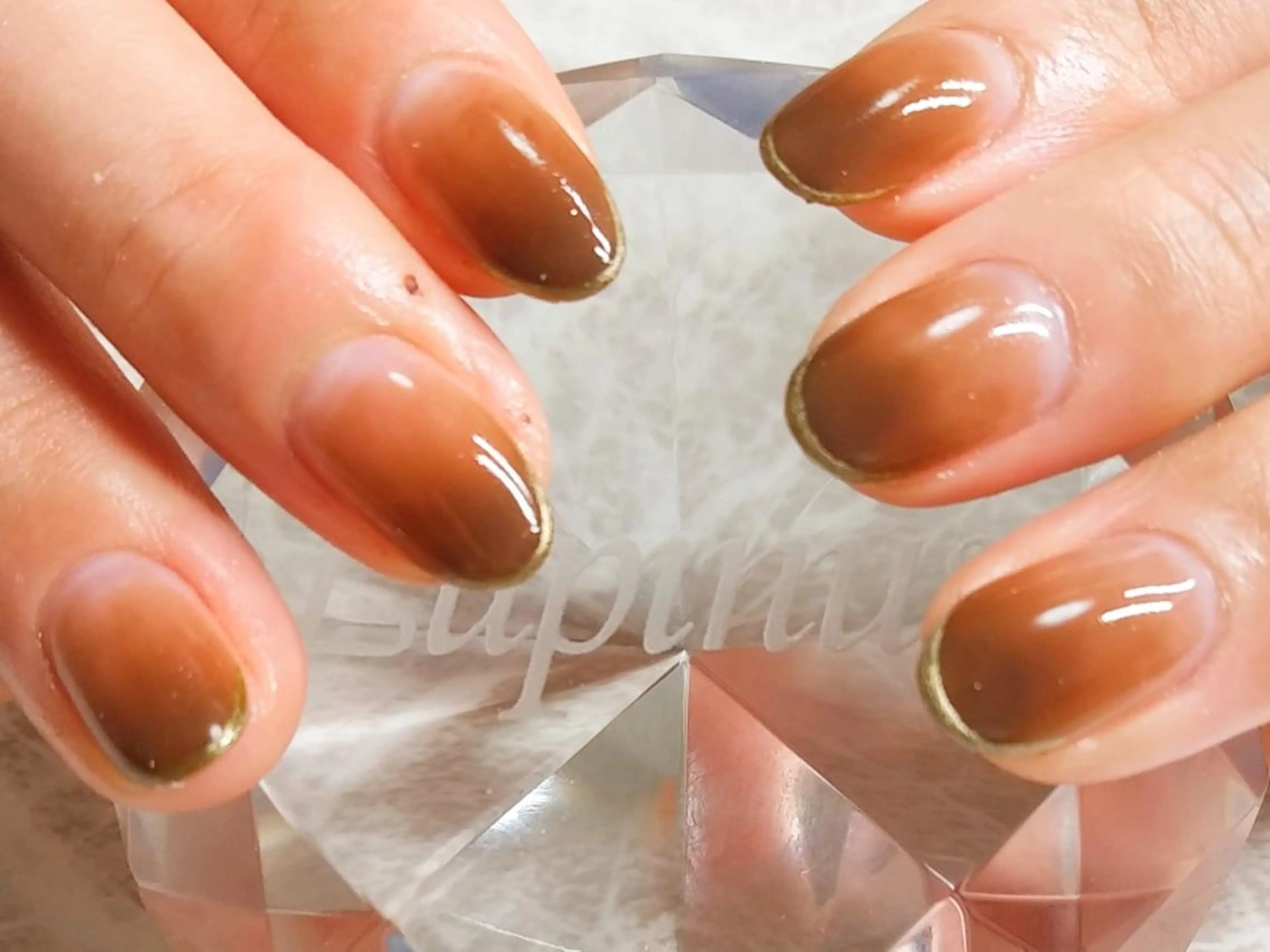 ネイル ゴールド ハンドネイル フットネイル Lupinus所属・Lupinus ルピナスのネイルデザイン