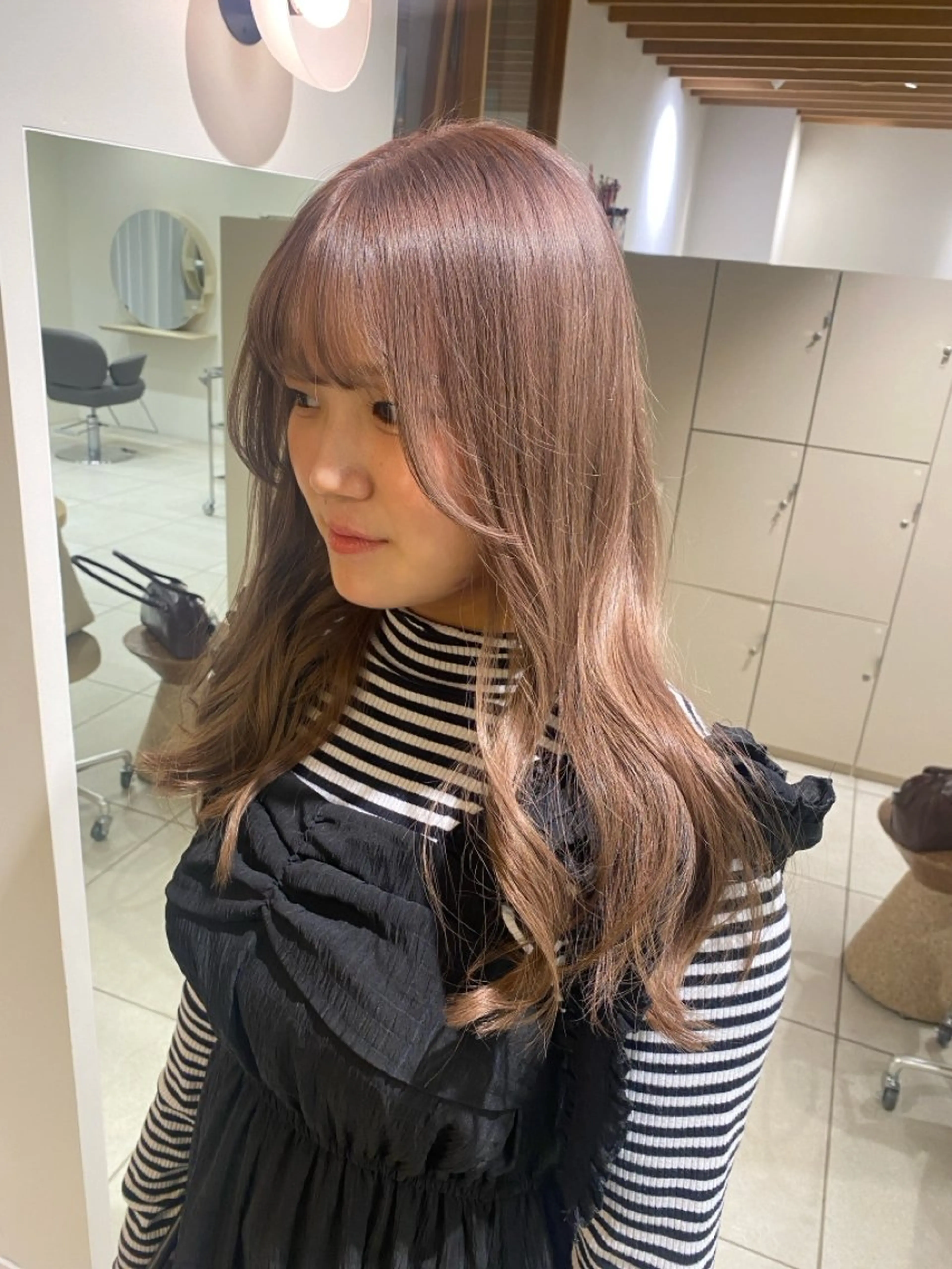 ロング ヘアカラー ササキ モモカのヘアスタイル