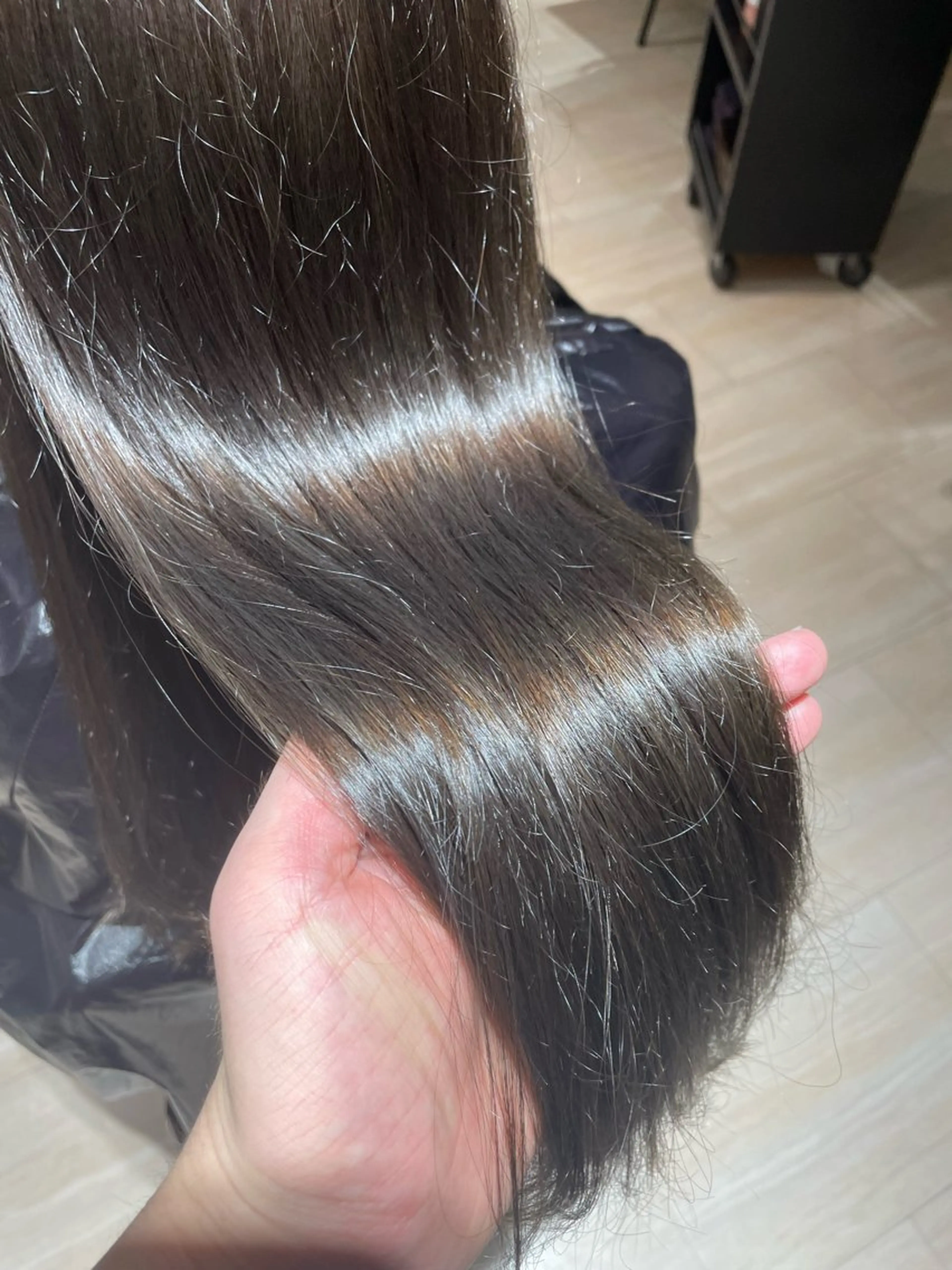 セミロング カラー グレージュ オリーブグレージュ オリーブグレー AMA  TOKYO×AYUNCHE所属・韓国レイヤーカット 難波のヘアスタイル