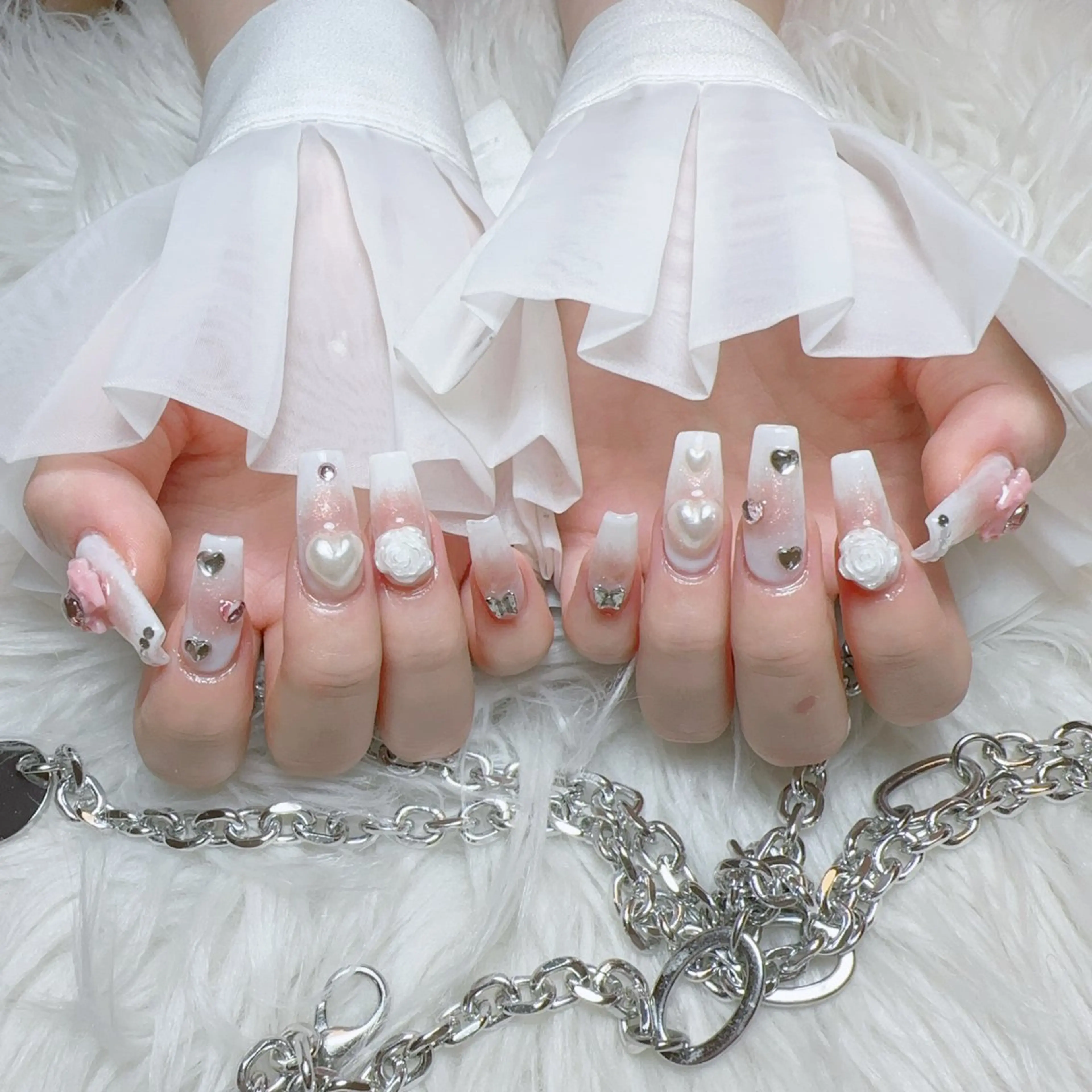 ネイル ハンドネイル ☁️Yun nail KiKi☁️のネイルデザイン