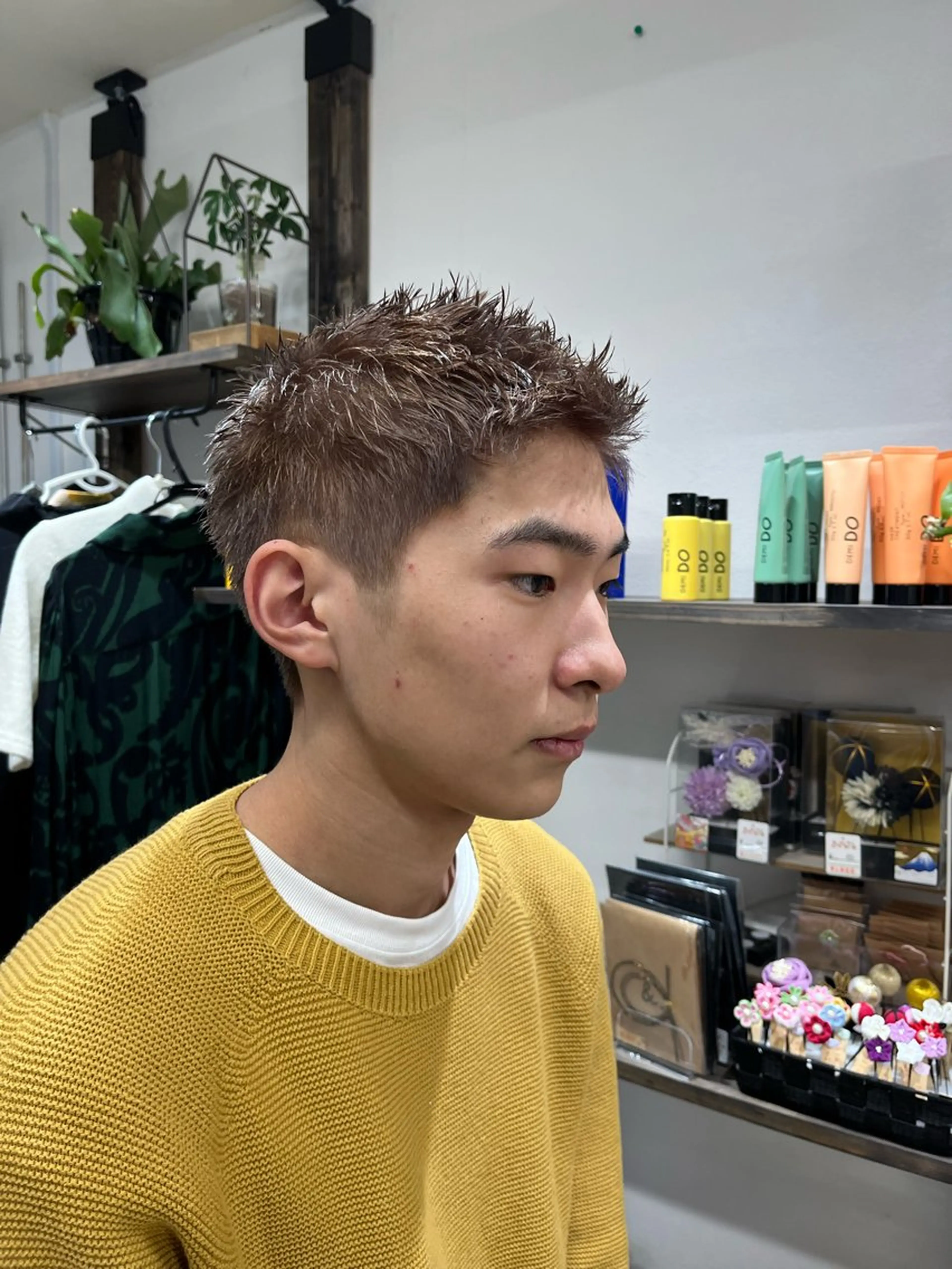 カラー メンズ スパイキーショート カット ノヤマ マナのヘアスタイル