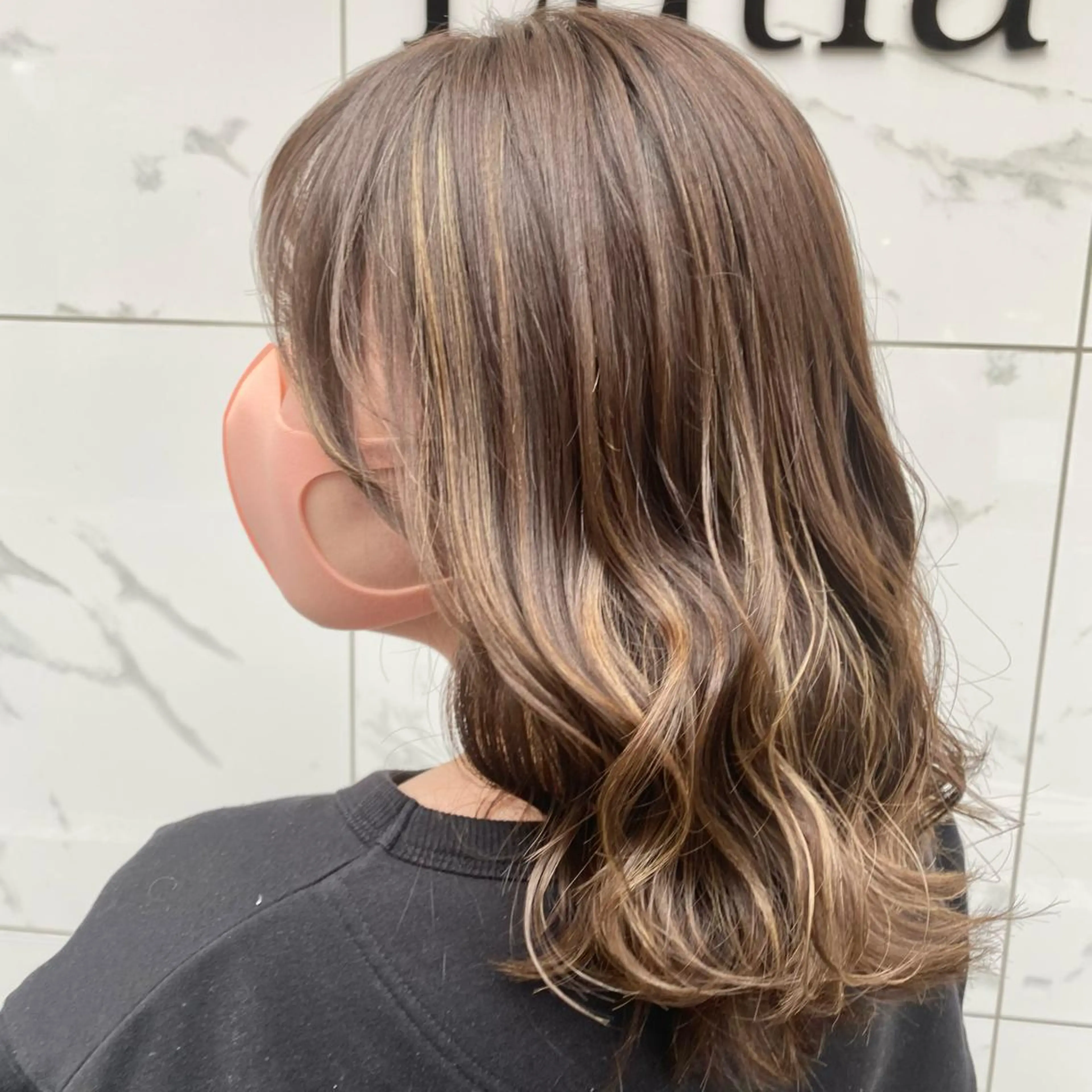 ミディアム カラー ハイライトカラー 3Dハイライト ハイライト 増子 祐太朗のヘアスタイル