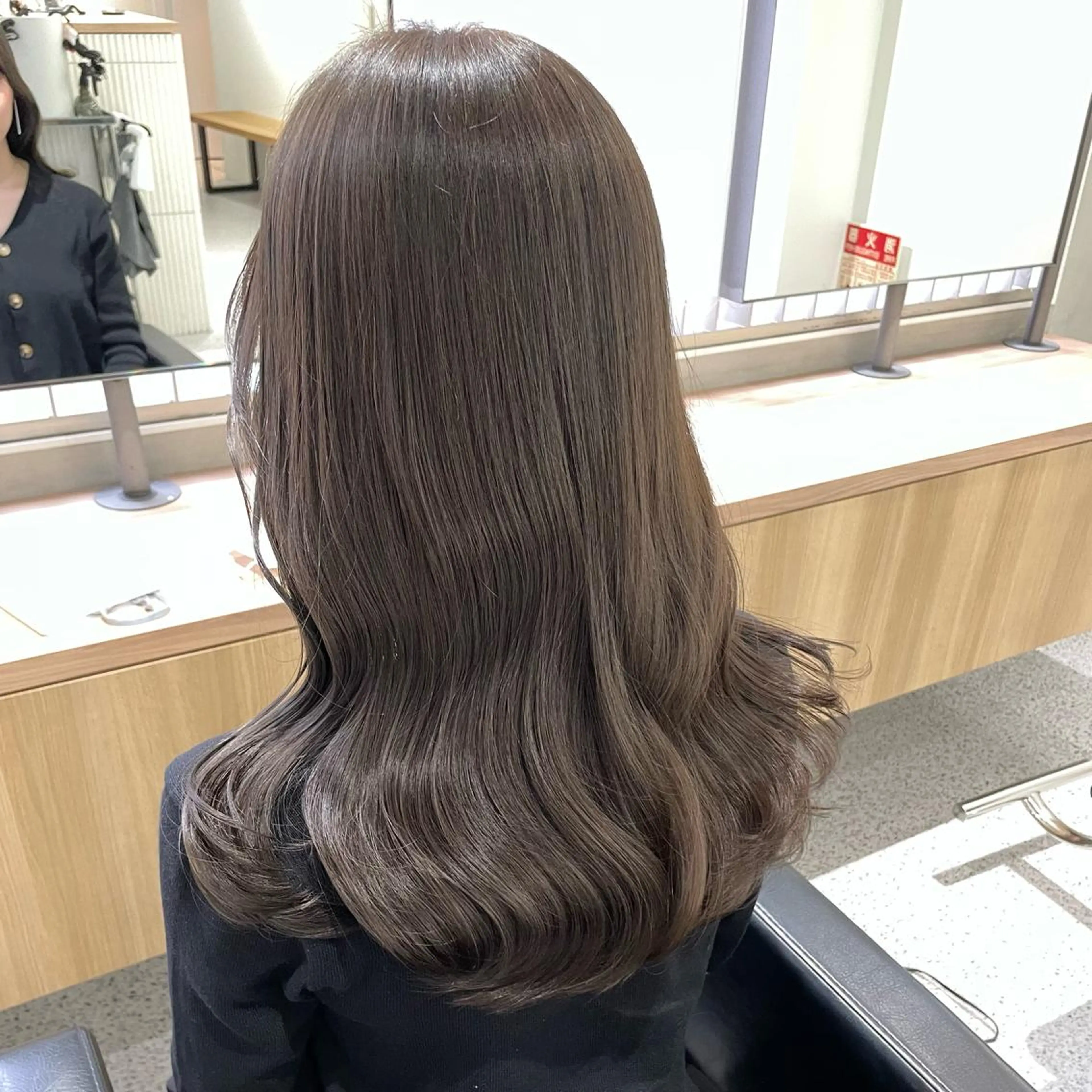 ロング カラー 透明感カラー グレージュ ブリーチ/ハイトーン 艶カラー/ユリナのヘアスタイル