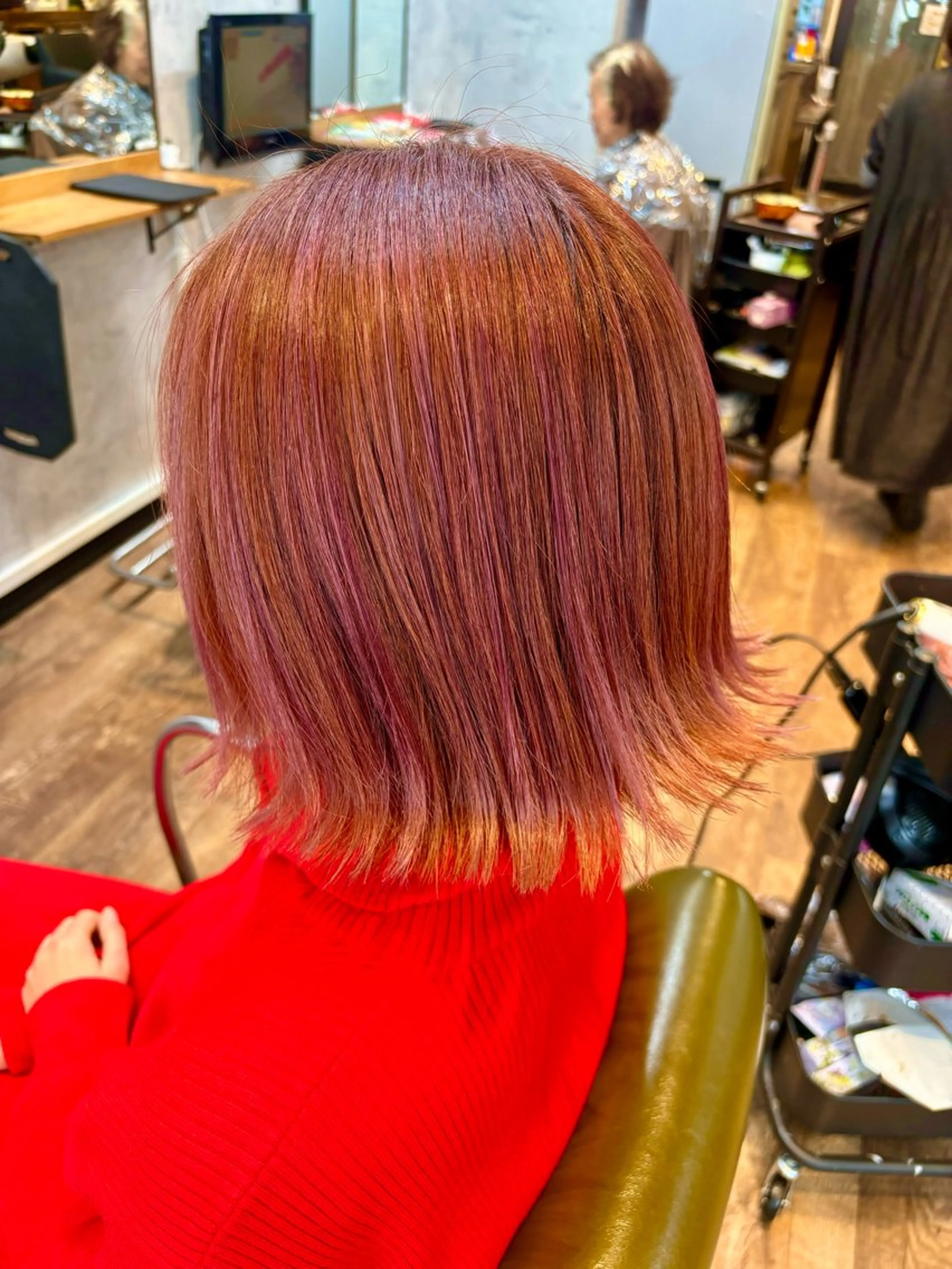 ミディアム カラー 切りっぱなしボブ ピンクカラー ピンクパープル パープルカラー ボブ 松井 敬太郎のヘアスタイル