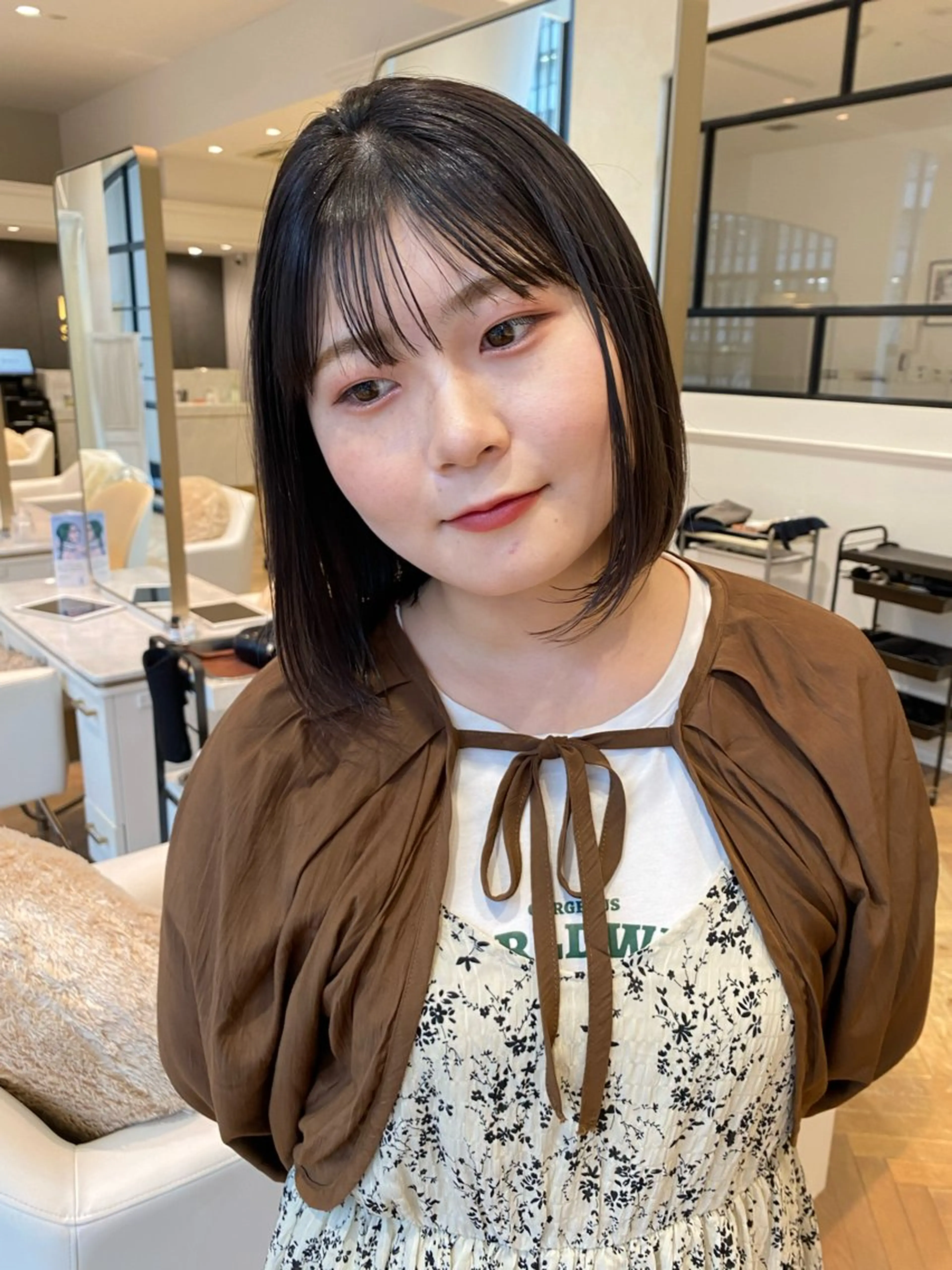 ショート カラー ブリーチ 透明感カラー グレージュ ヘアカラー 増井 彩乃のヘアスタイル