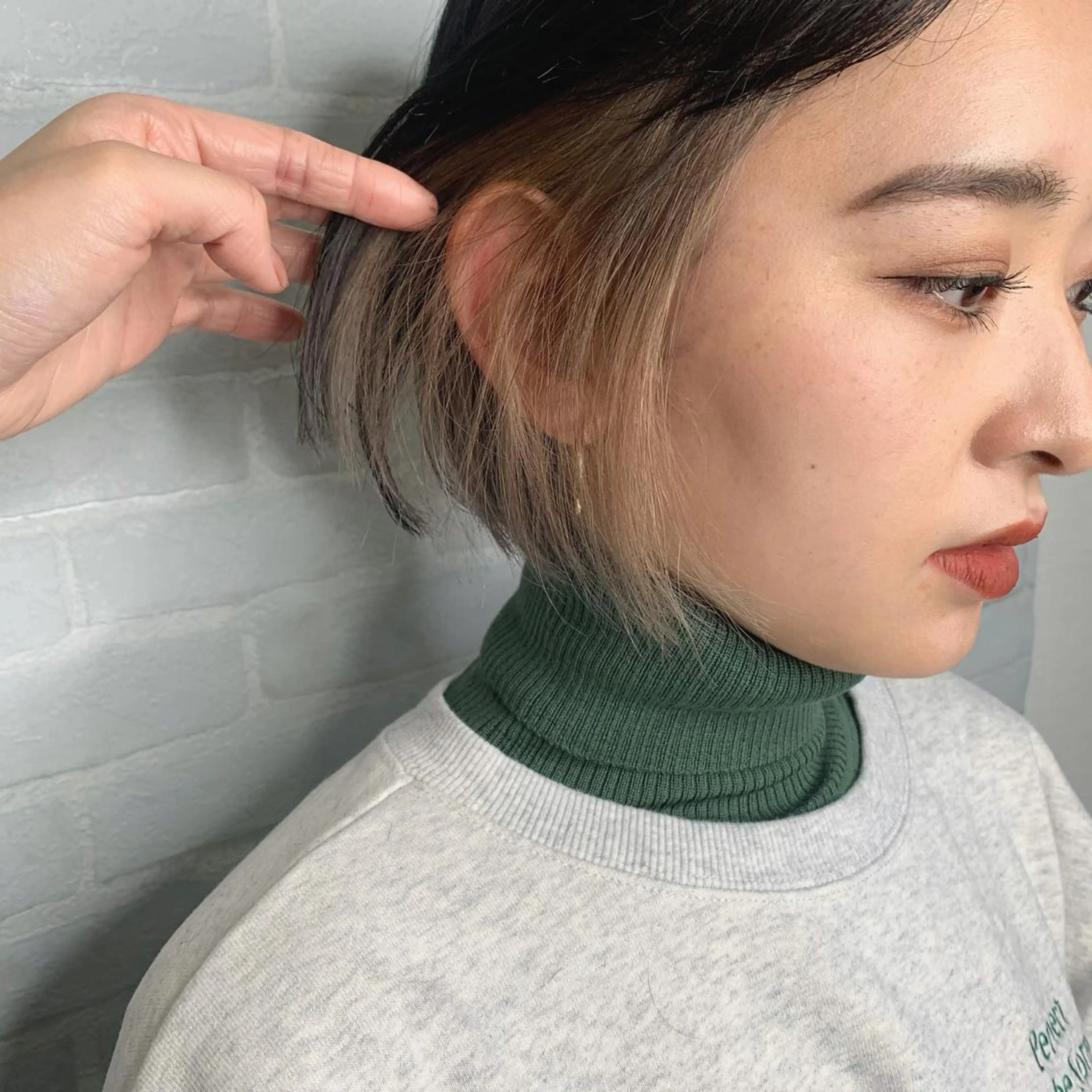 ショート カラー ベージュカラー ホワイトベージュ ヘアカラー 袴田 伊代のヘアスタイル