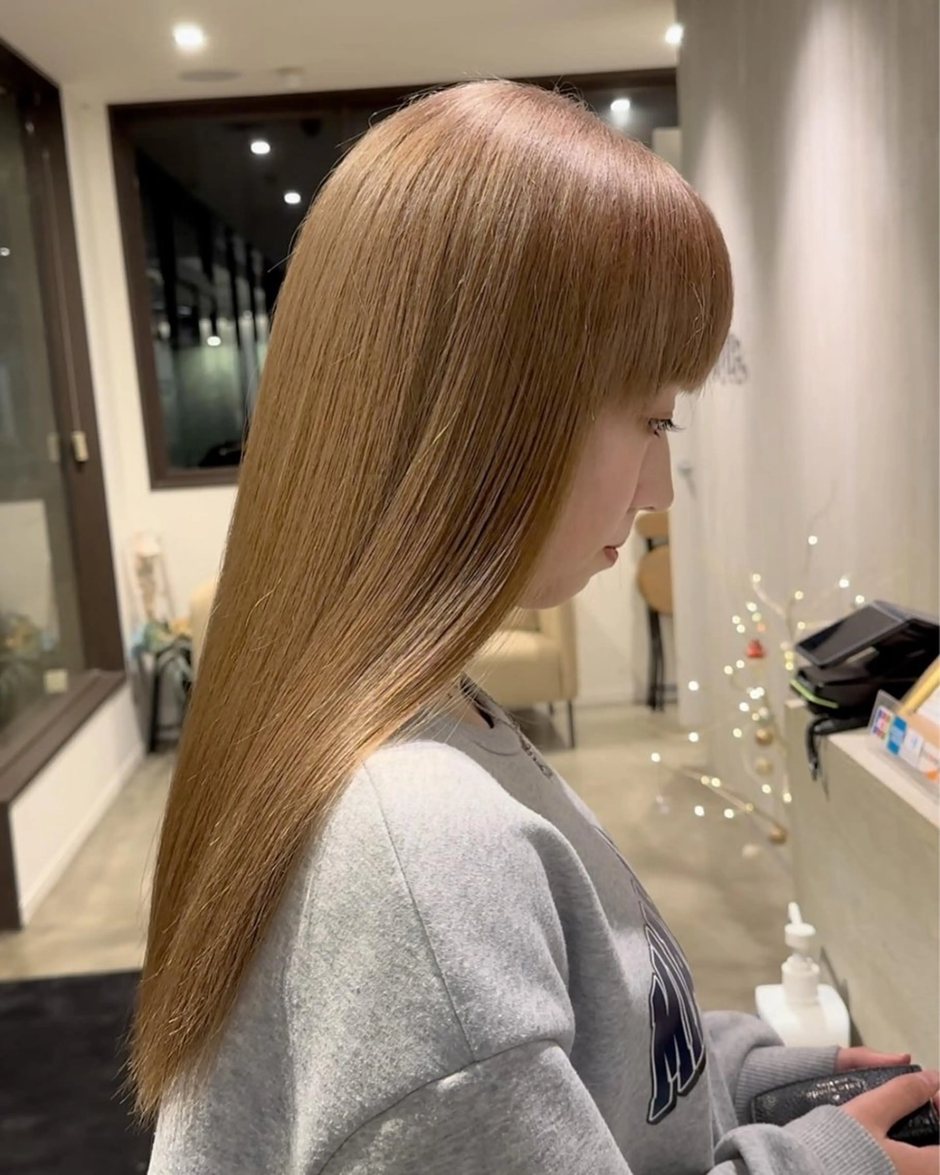 ロング カラー ベージュカラー ブリーチ ミルクティーベージュ 各務原/カラー/ブリ ーチお任せください!のヘアスタイル