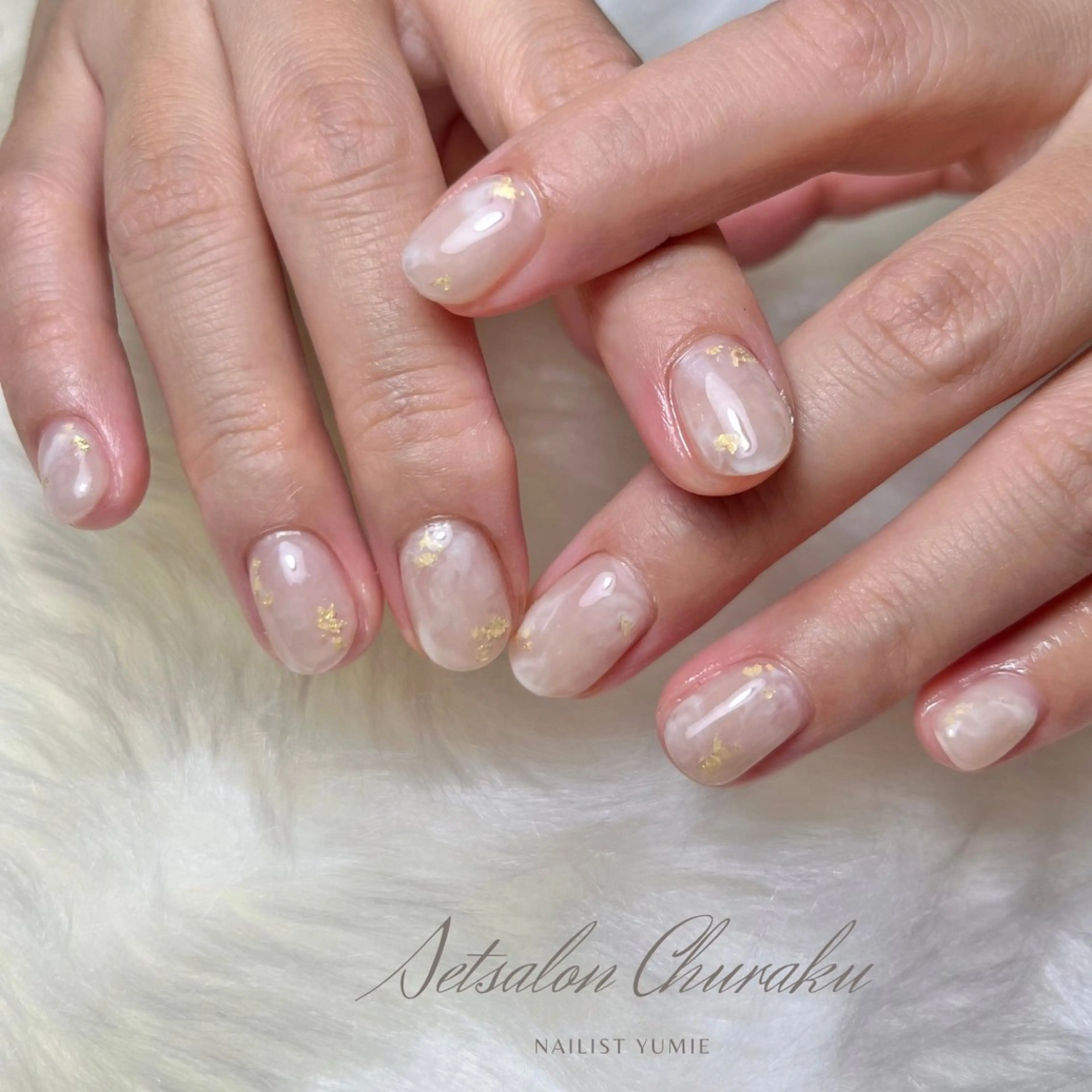 ネイル ゴールド ニュアンスネイル ホワイト フットネイル Setsalon Churaku Nailist Yumie所属・【沖縄市安慶田】 🤍Yumieのネイルデザイン