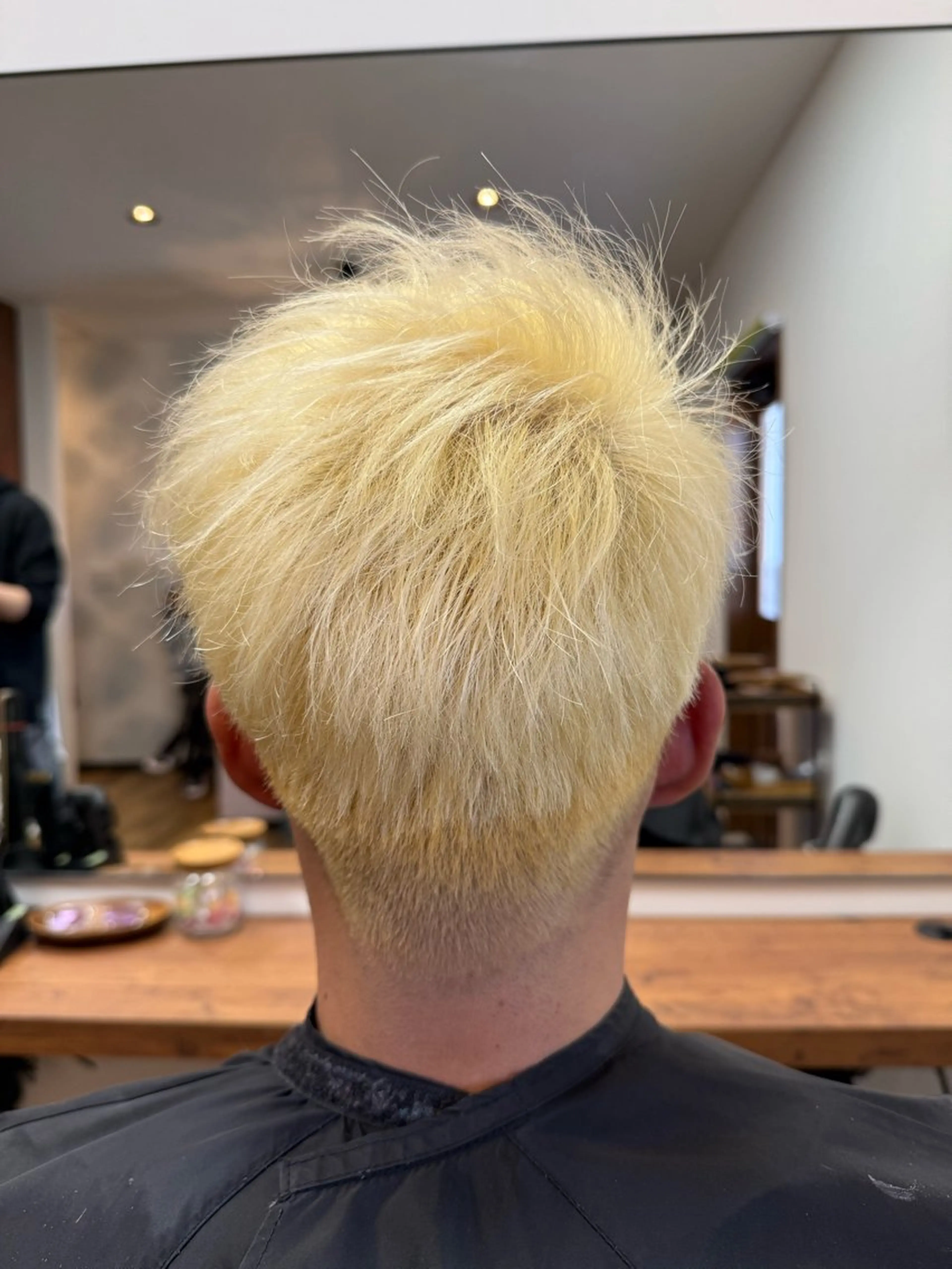 ショート カラー メンズ メンズブリーチ ブリーチ SALON paljon Hair&Nail所属・ヘア＆ネイル＆アイ サロンパルヨンのマツエク・マツパデザイン