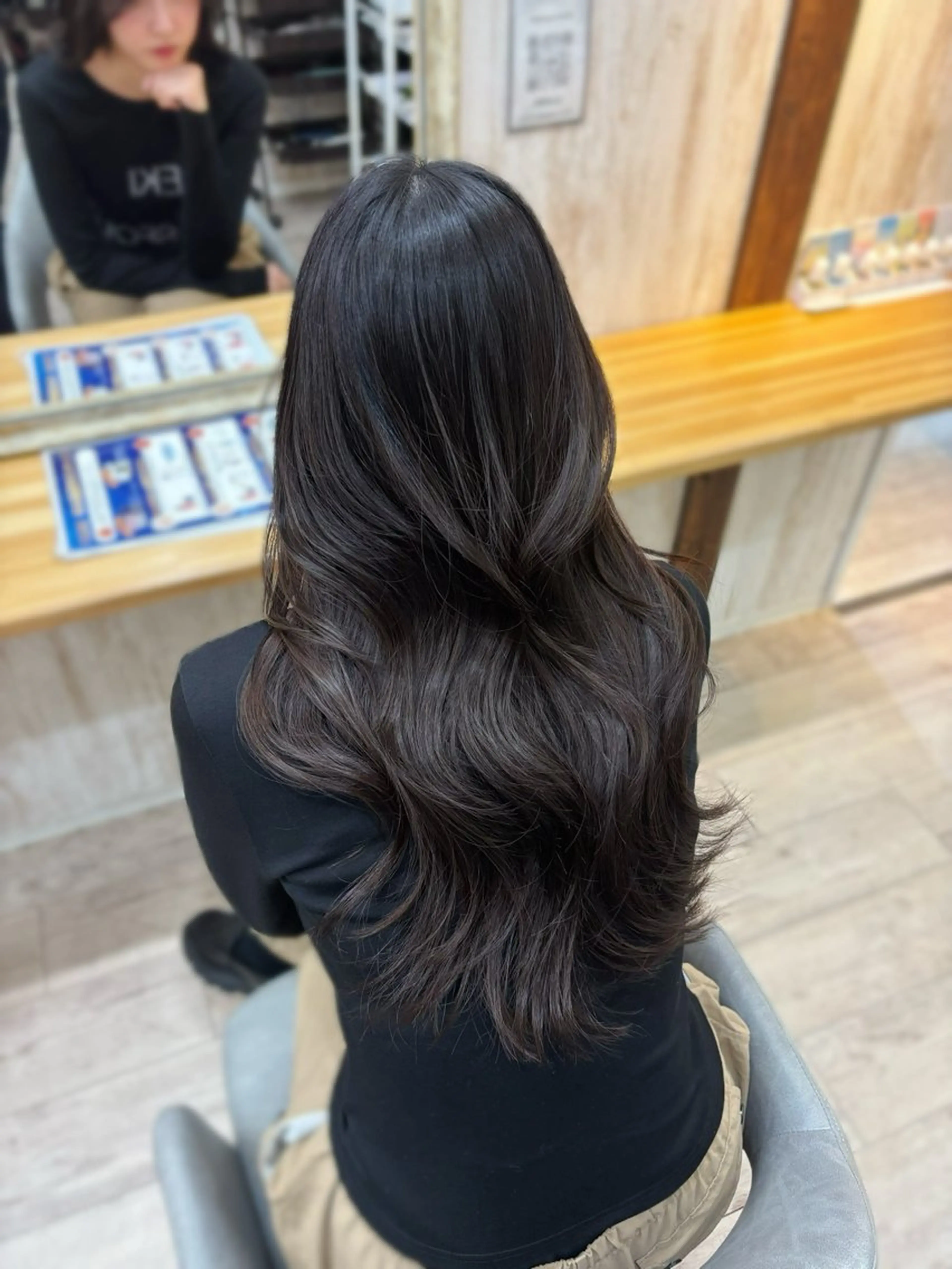 ロング カラー ブラウンカラー ダークブラウン カット ヘアカラー トリートメント 越冨 晃平のヘアスタイル