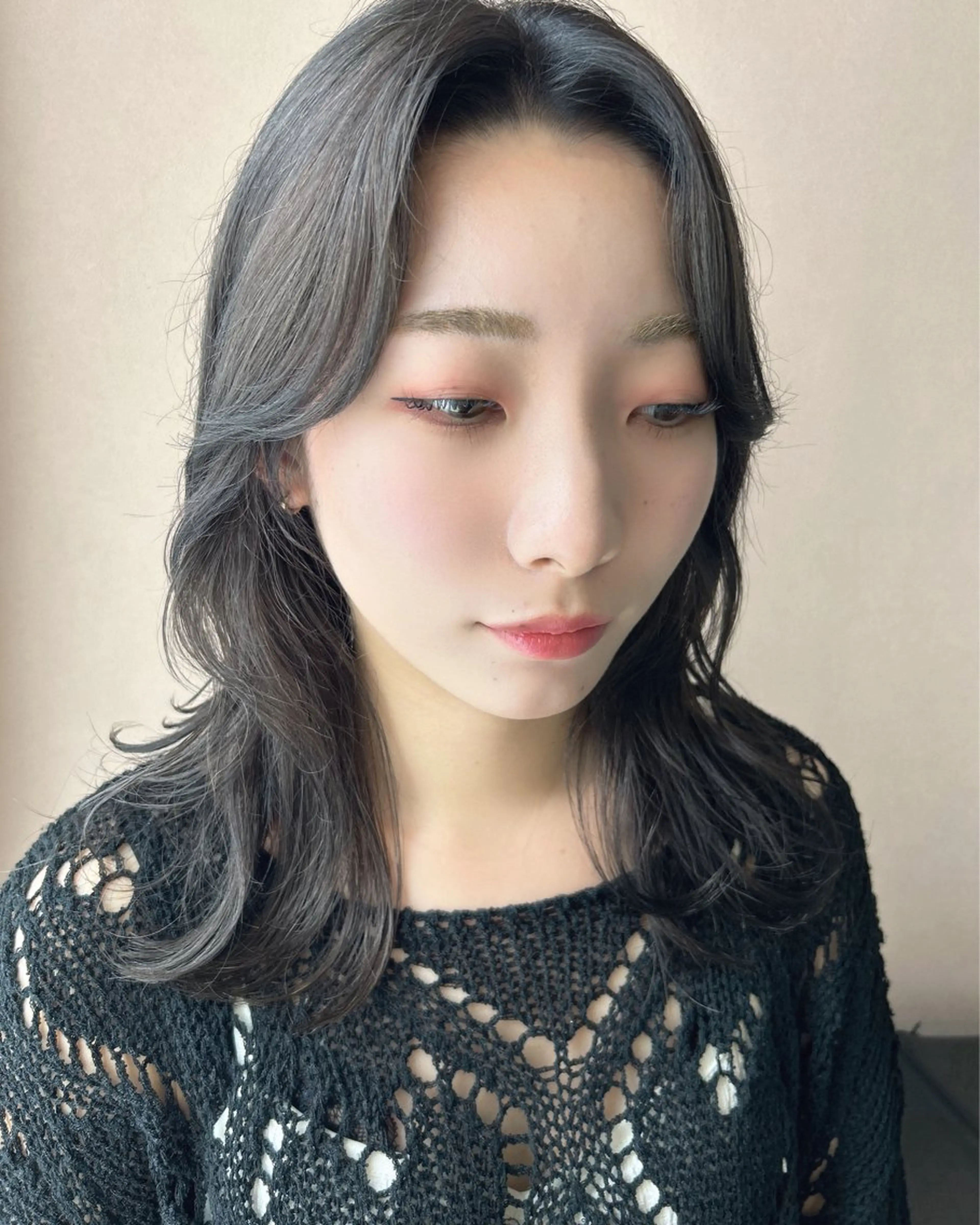 ロング カラー ブリーチ グレージュ オリーブグレージュ オリーブグレー カット ヘアカラー トリートメント hubhair レイヤー/透明感のヘアスタイル