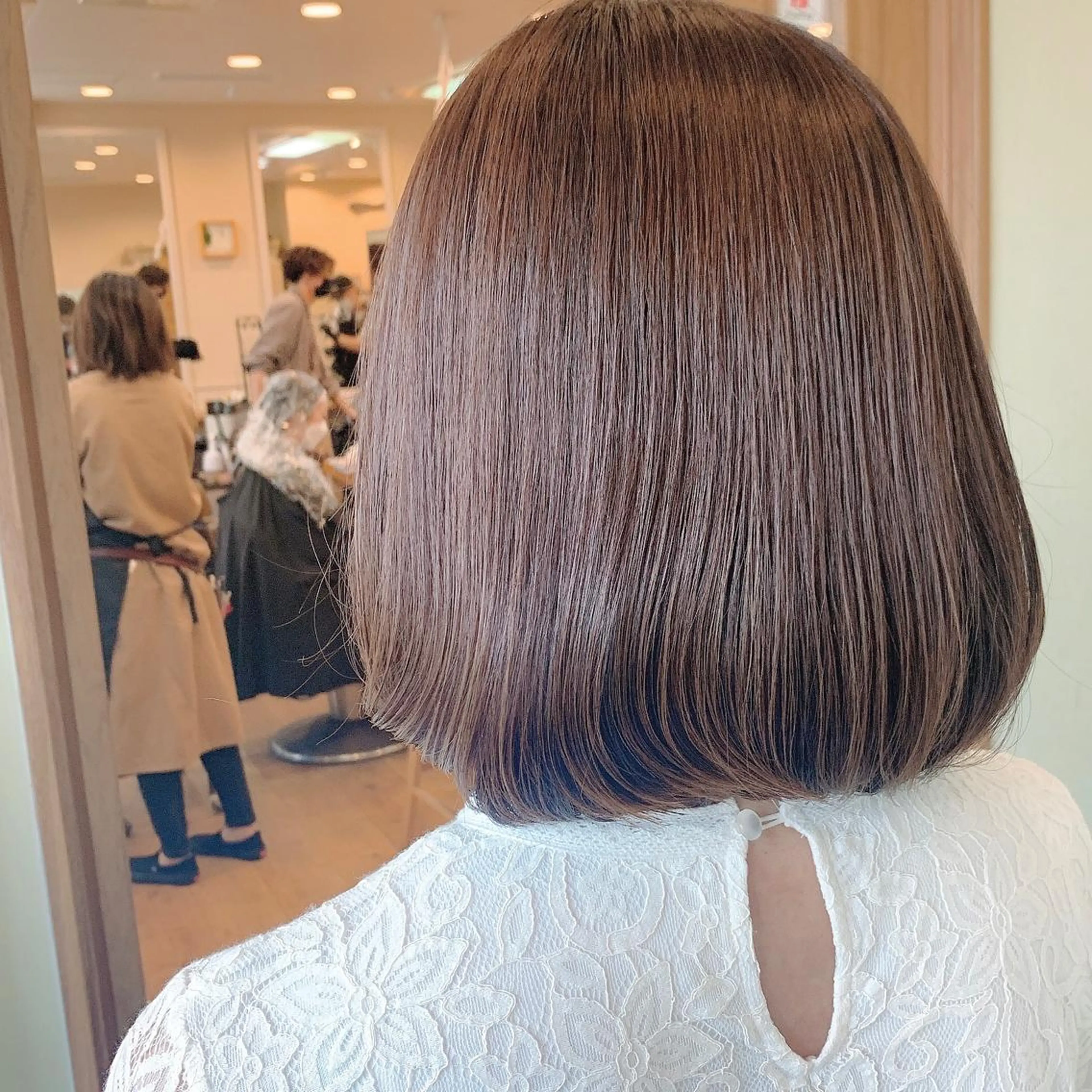 ショート カラー ブラウンカラー グレージュ ボブ 韓国風ヘア NUMBER_ ユイナのヘアスタイル