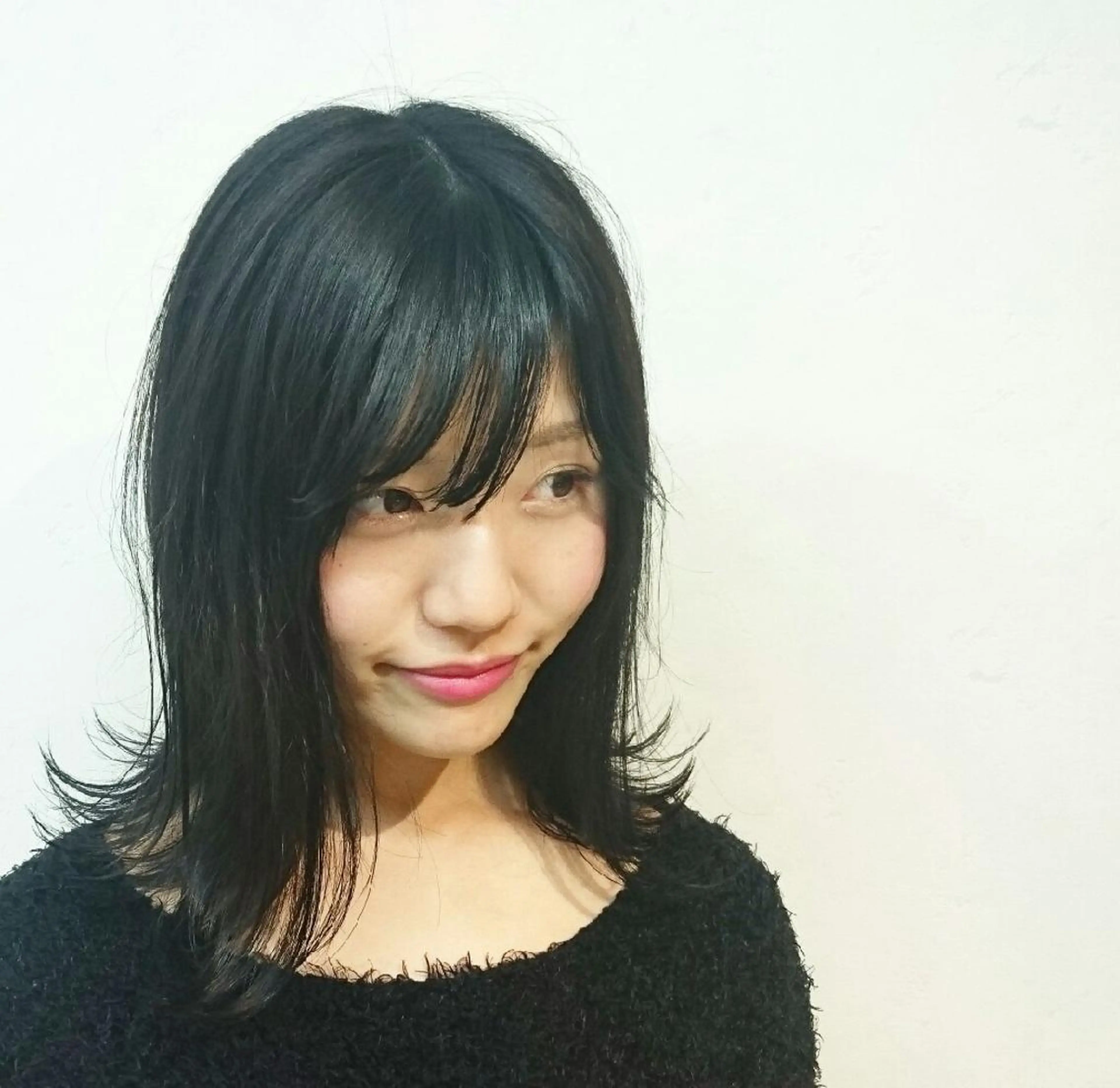 セミロング カラー アッシュ アッシュグレー 透明感ハイライト◎ 伊藤夏海のヘアスタイル