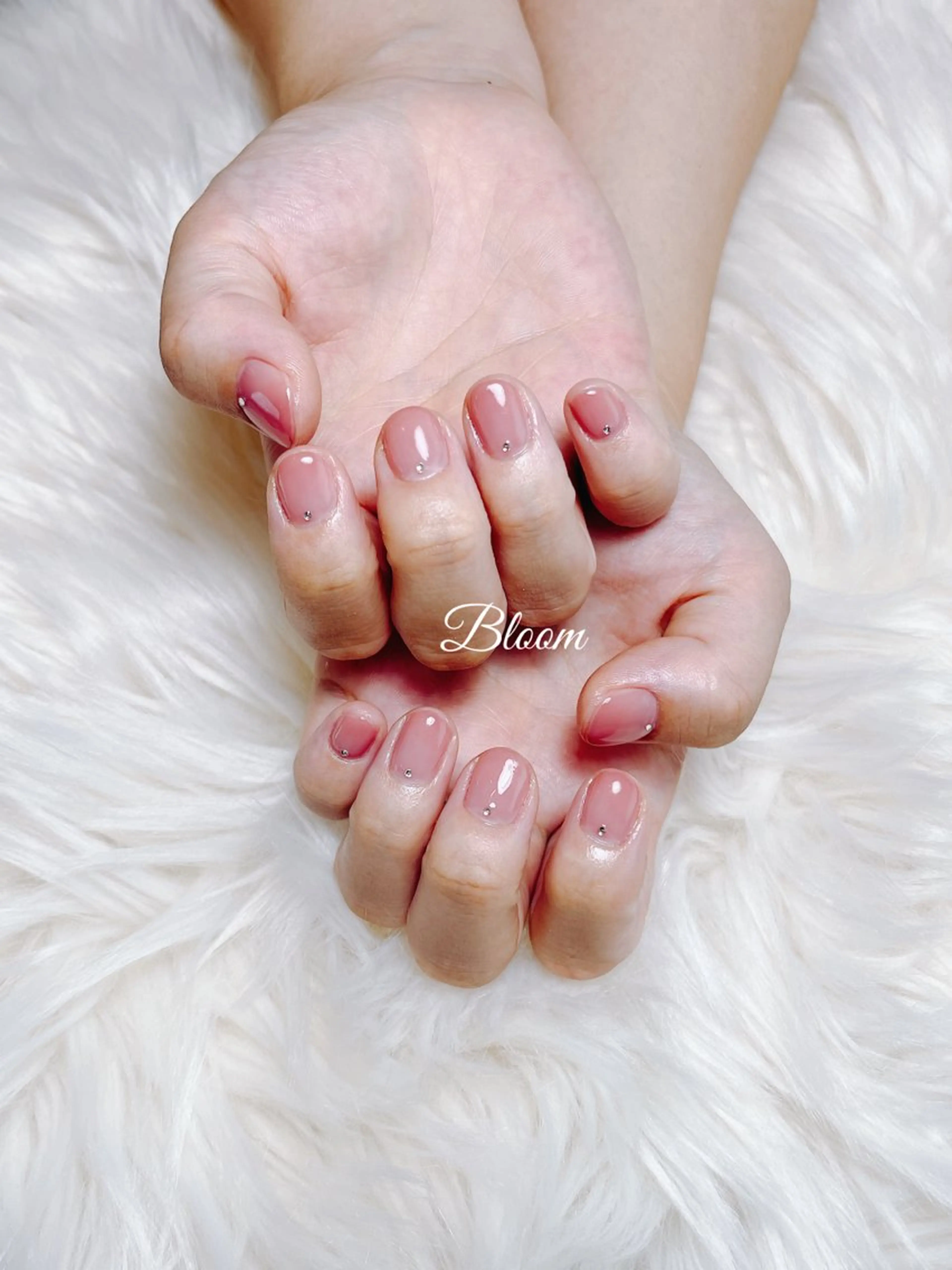 ネイル ワンカラーネイル ストーンネイル ハンドネイル Bloom Nail Salonのネイルデザイン