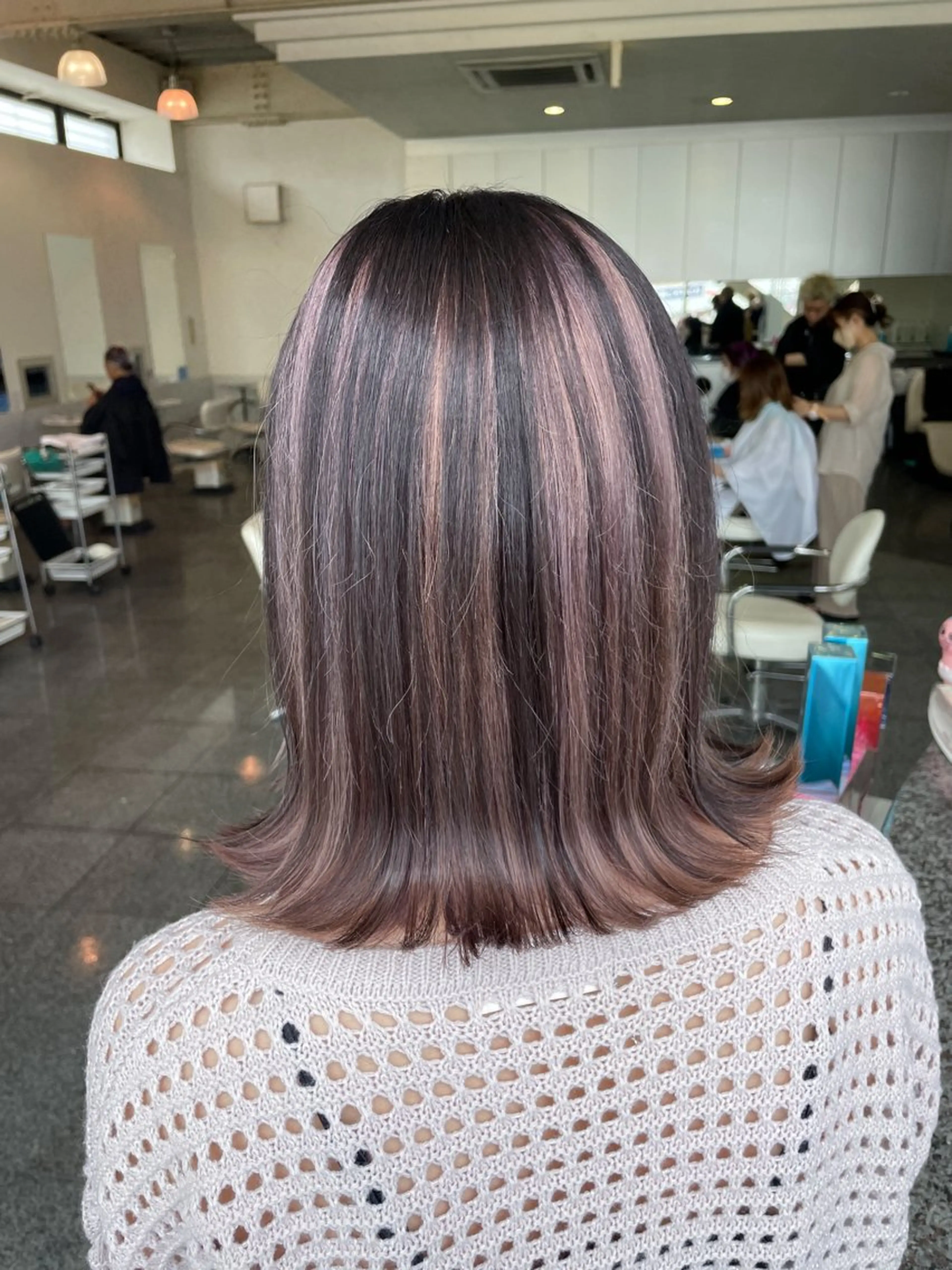 ミディアム カラー パープルカラー ヘアカラー トリートメント ハイトーン、ブリーチ 🤍足立里湖のヘアスタイル