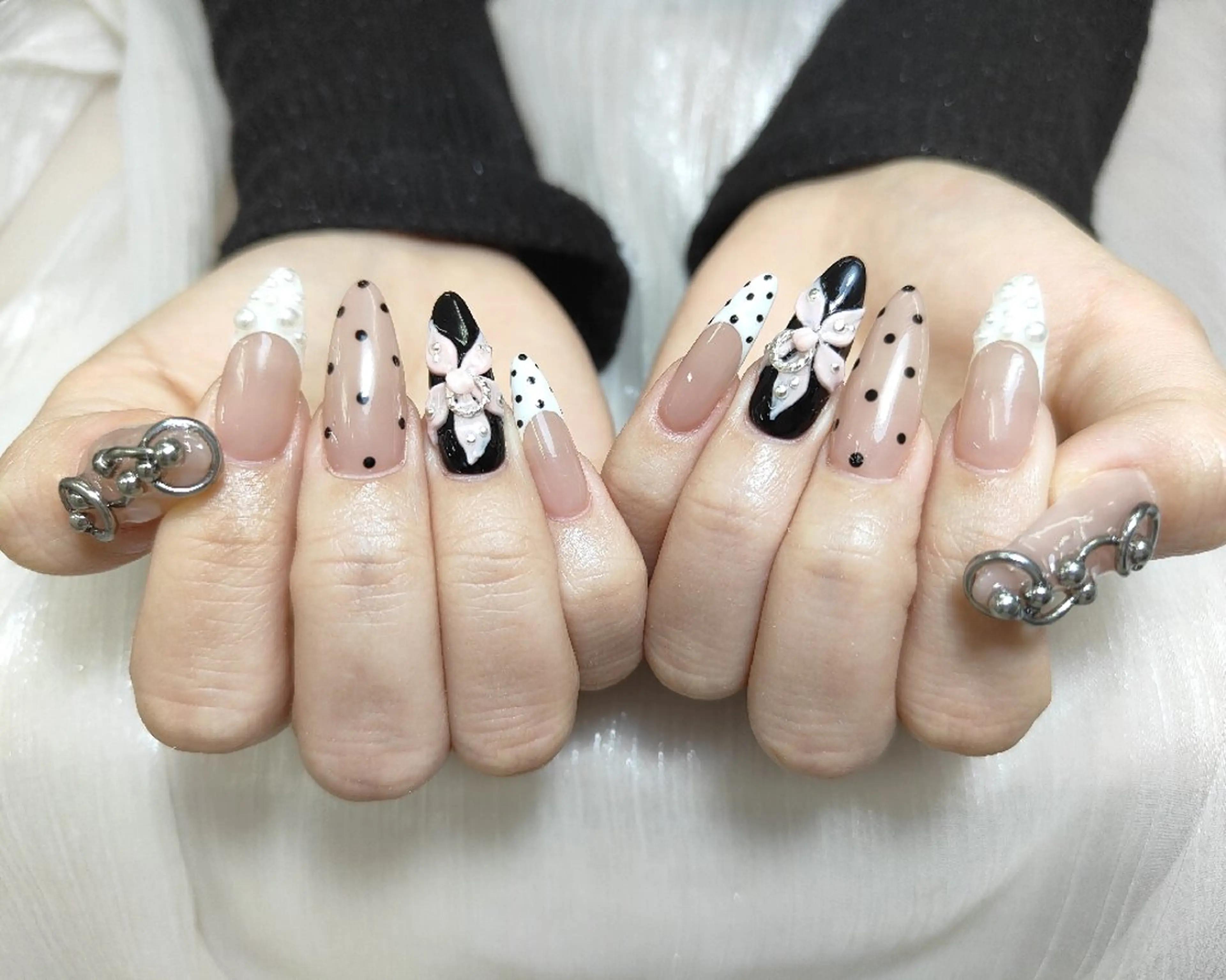 ネイル ハンドネイル モニカ アキイのネイルデザイン