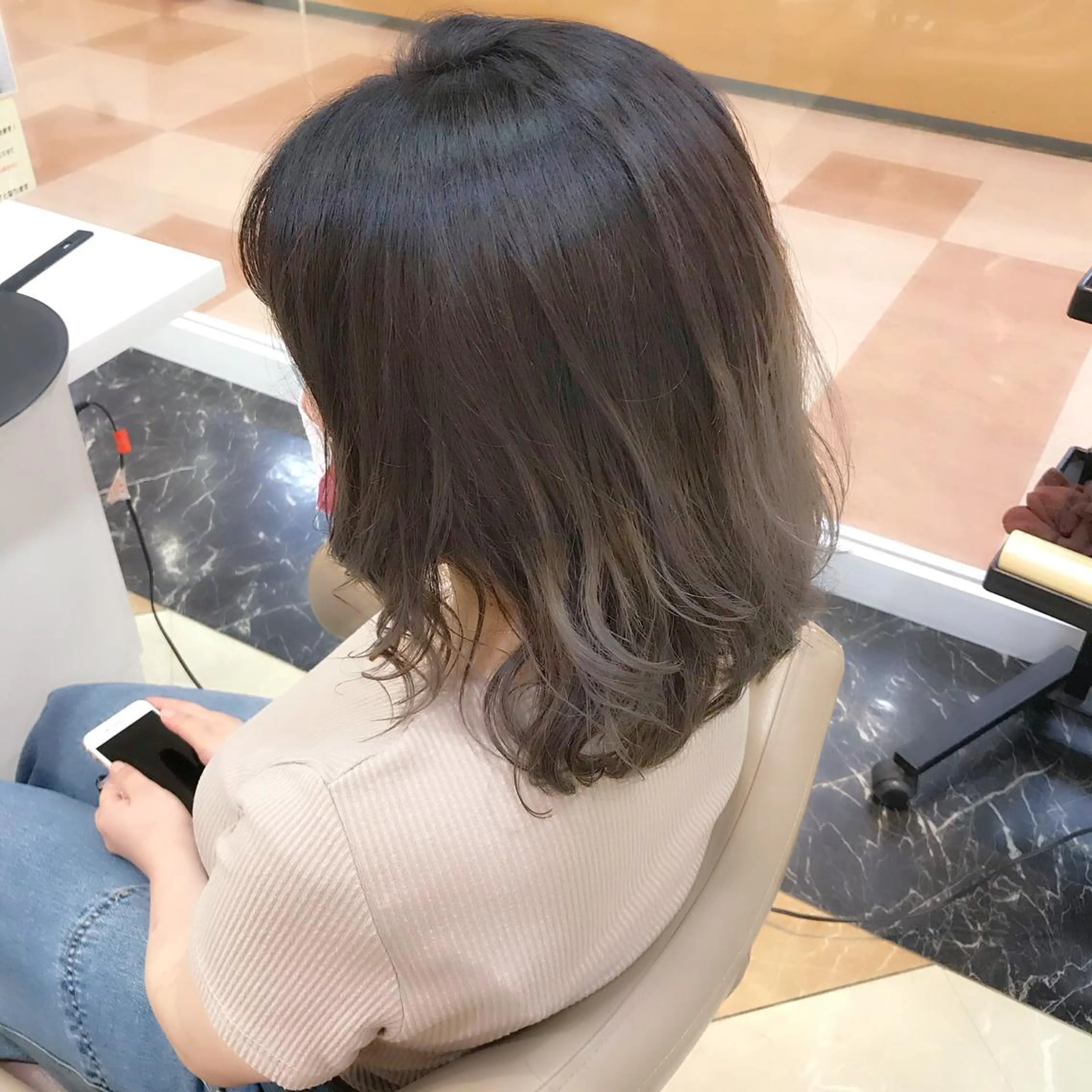 ミディアム レイヤーカット ヘアカラー 阪口 雄佑のヘアスタイル