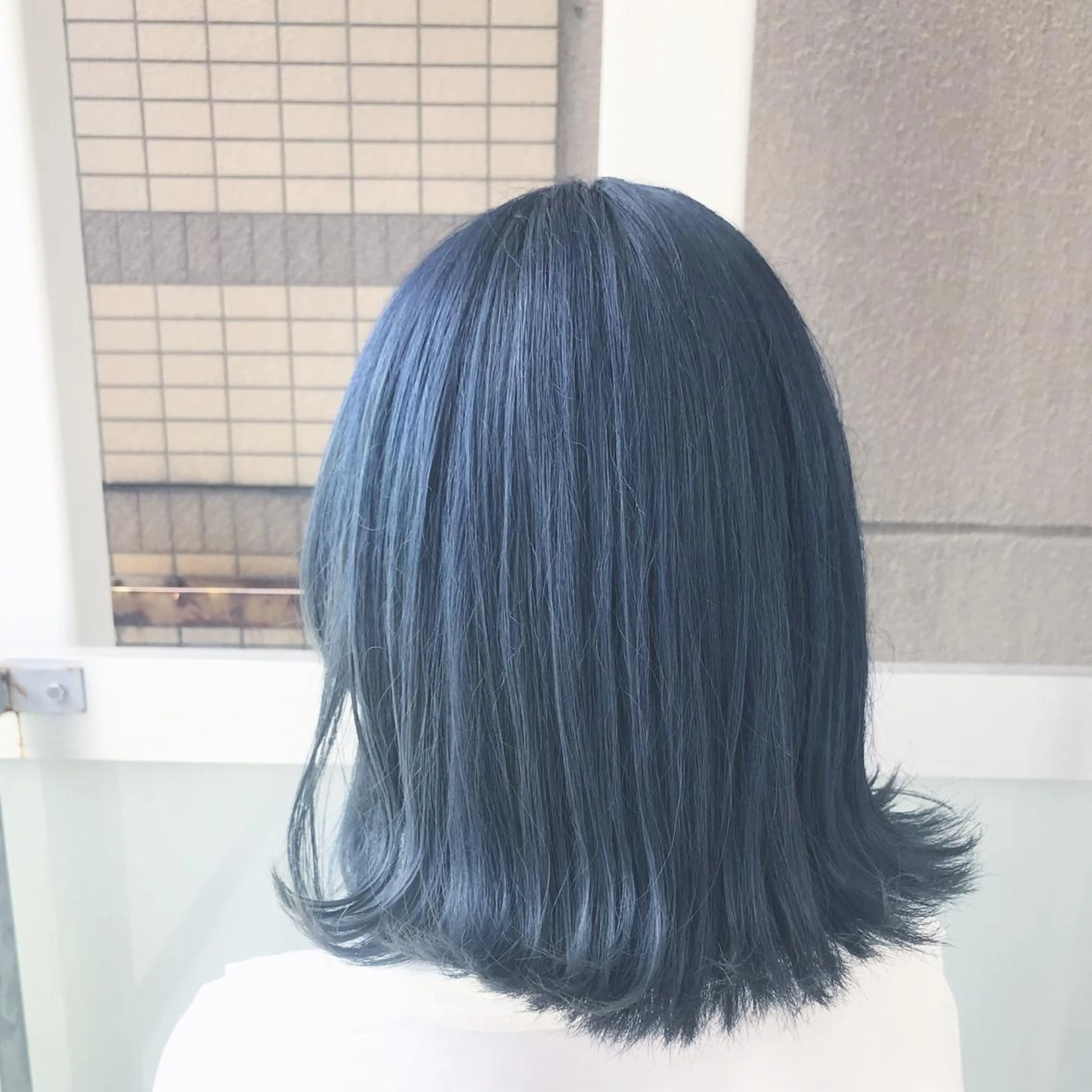セミロング カラー ネイビーカラー オーストヘアー ミコ所属・岩谷/ブリーチ 🫧透明感カラーのヘアスタイル