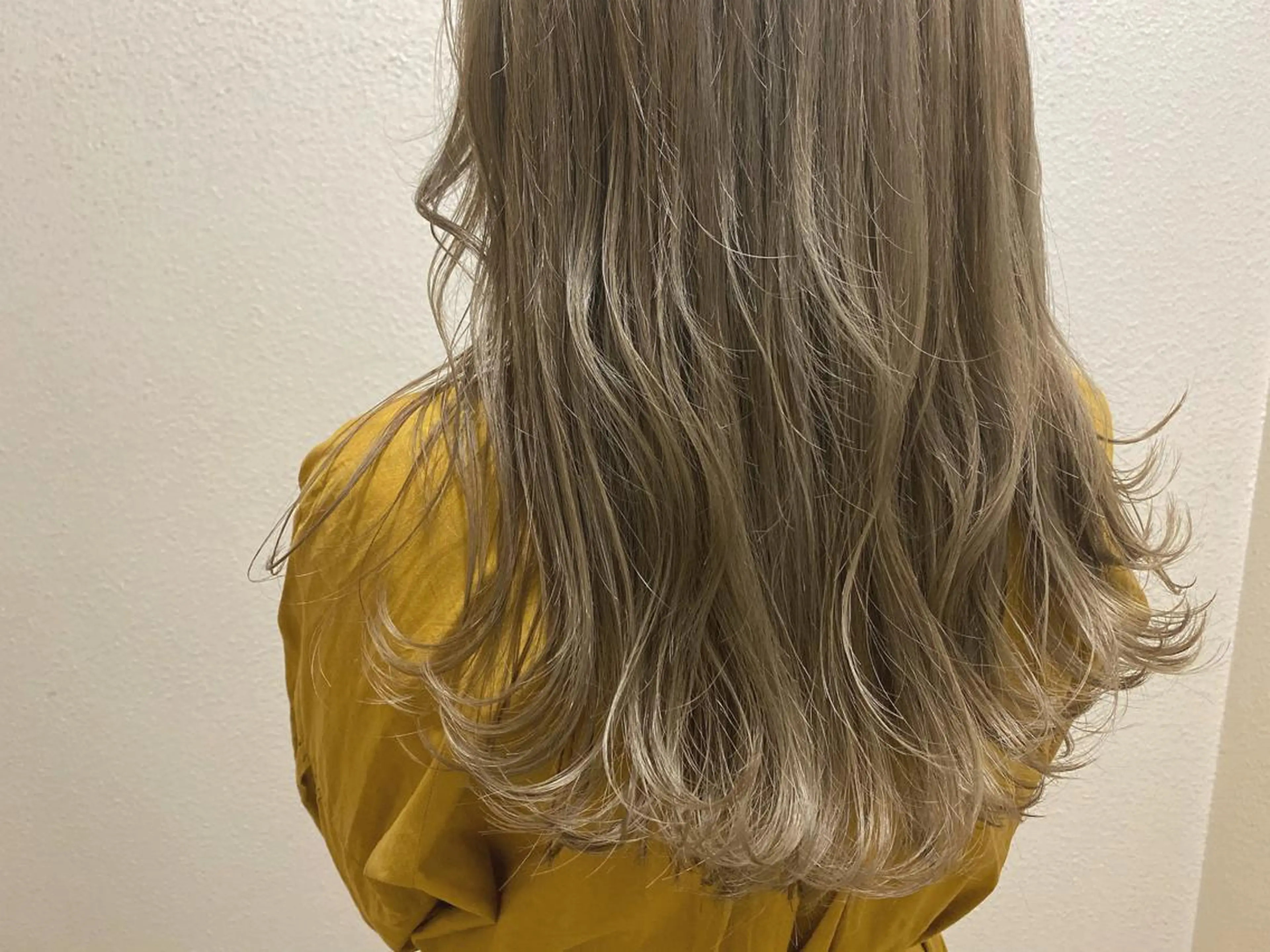 ロング カラー ベージュカラー ミルクティーベージュ ヘアカラー トリートメント 半個室女性salon 🩰Natsumiのヘアスタイル