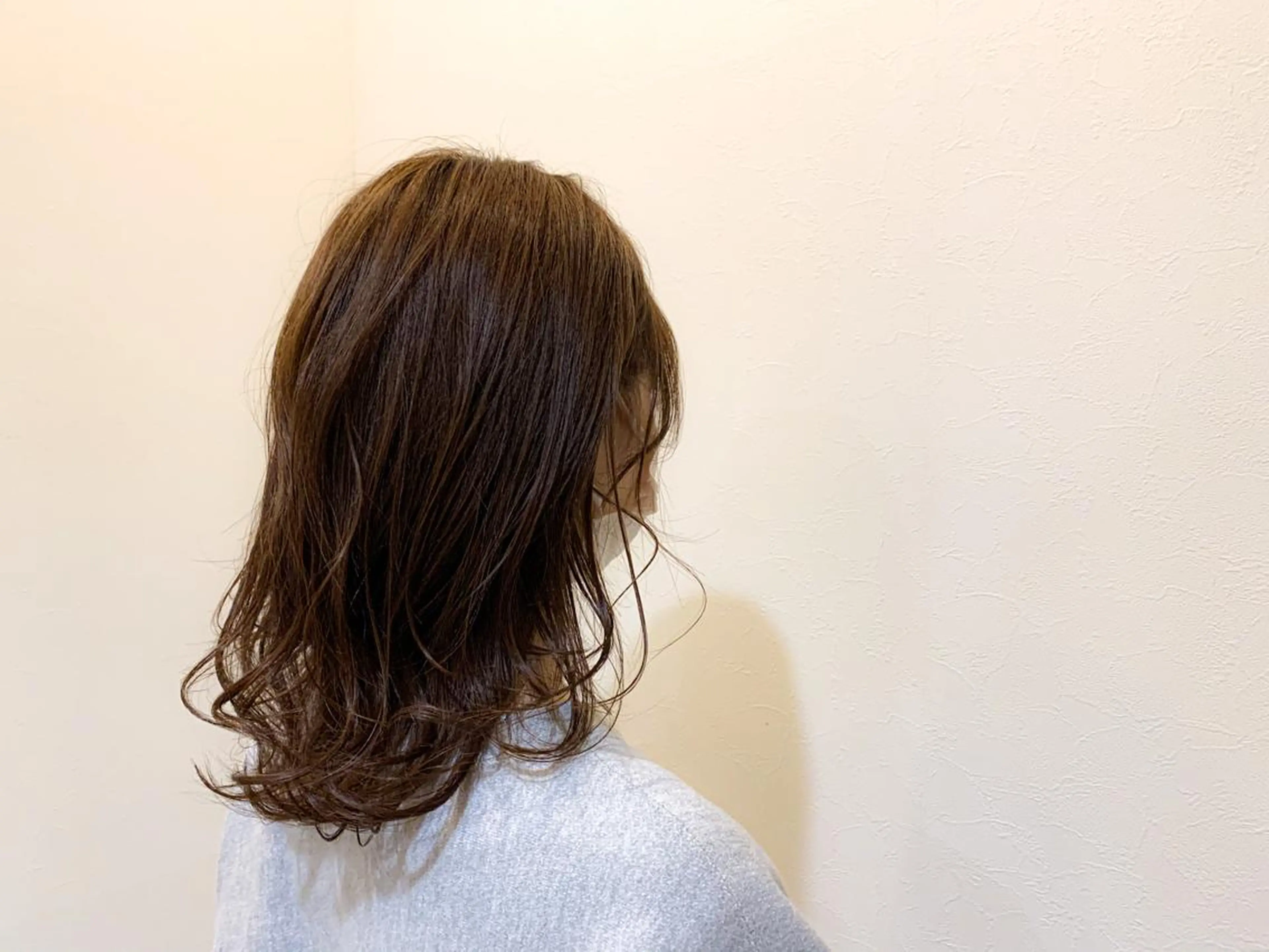 ミディアム カラー 伊藤 康乃のヘアスタイル