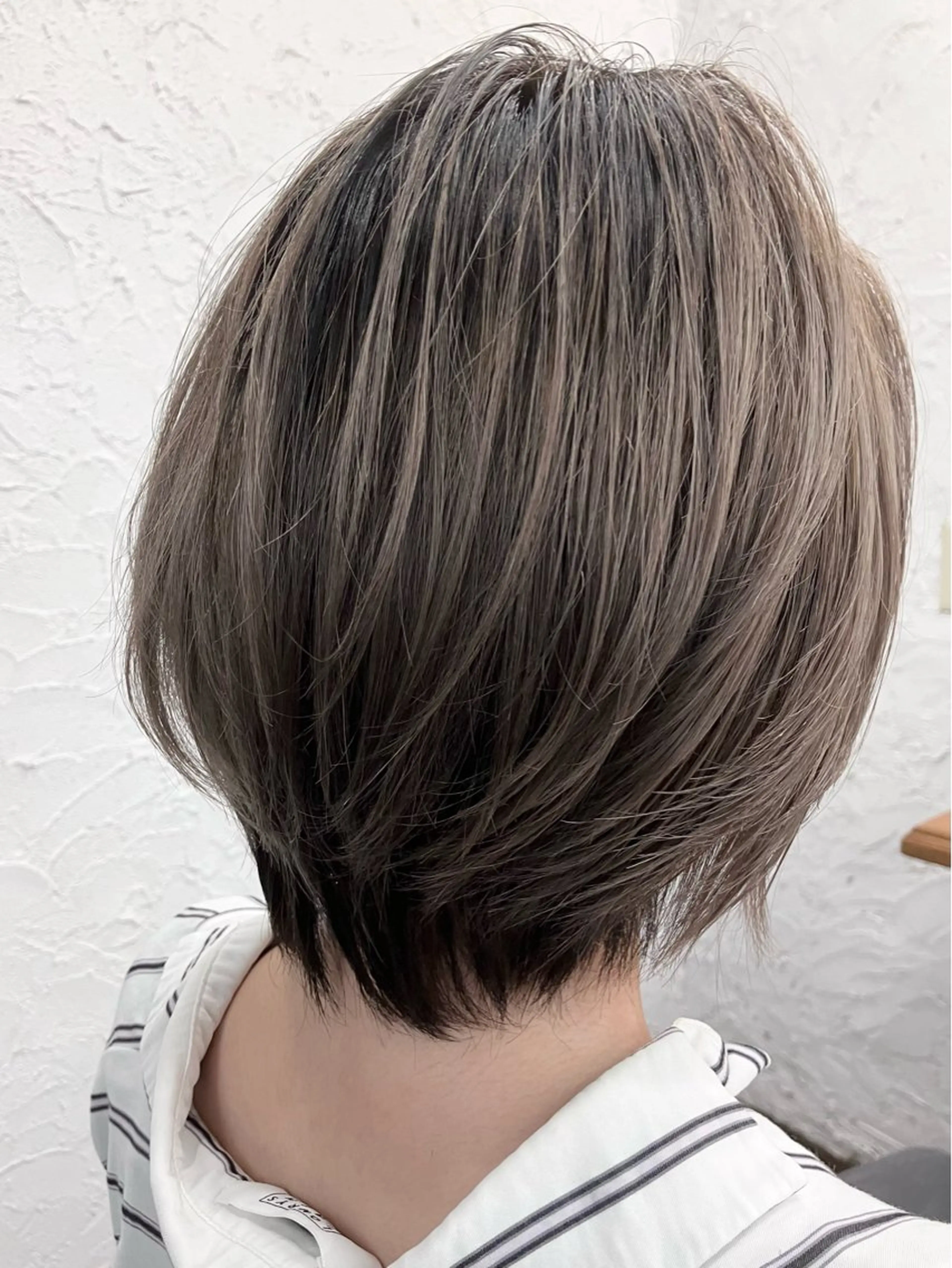 ショート カラー ブリーチ ダブルカラー ハイライトカラー インナーカラー ボブ 末吉 慶多のヘアスタイル