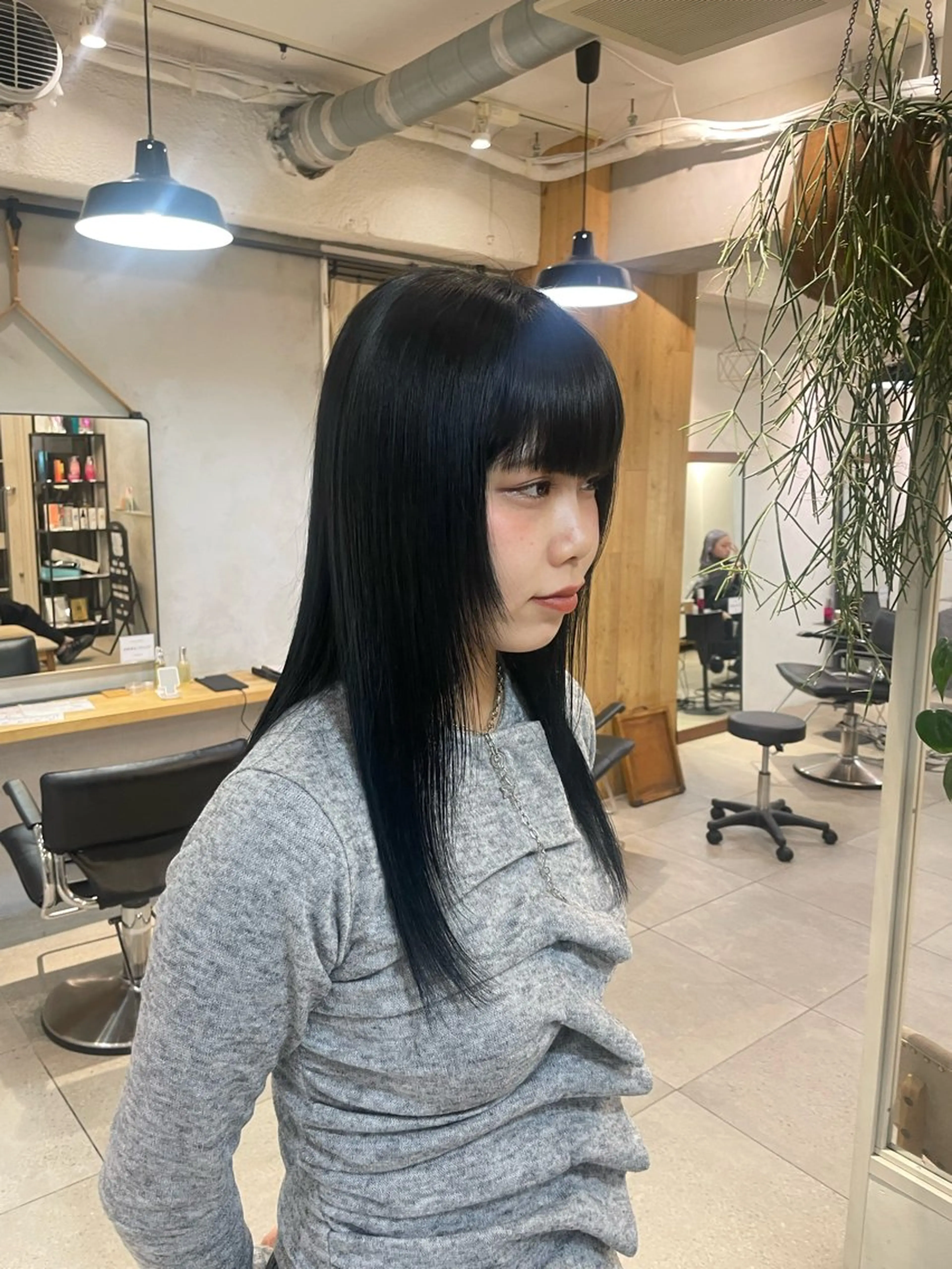 カラー 黒髪 ブルーカラー ブルーブラック ヘアカラー とば みゆうのヘアスタイル