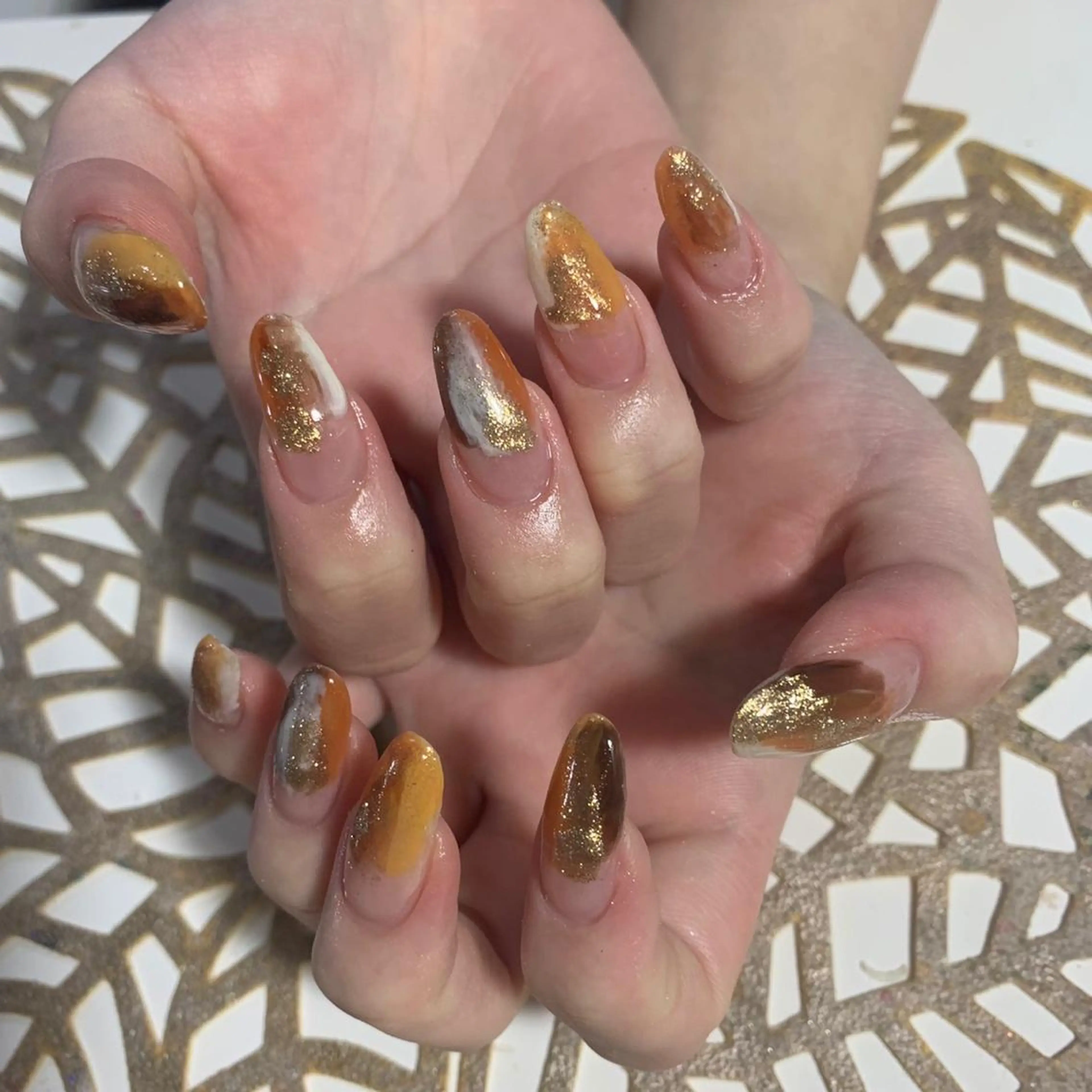 ネイル ストーンネイル ハンドネイル 艶々の美爪を〜 【リリアーナ】のネイルデザイン