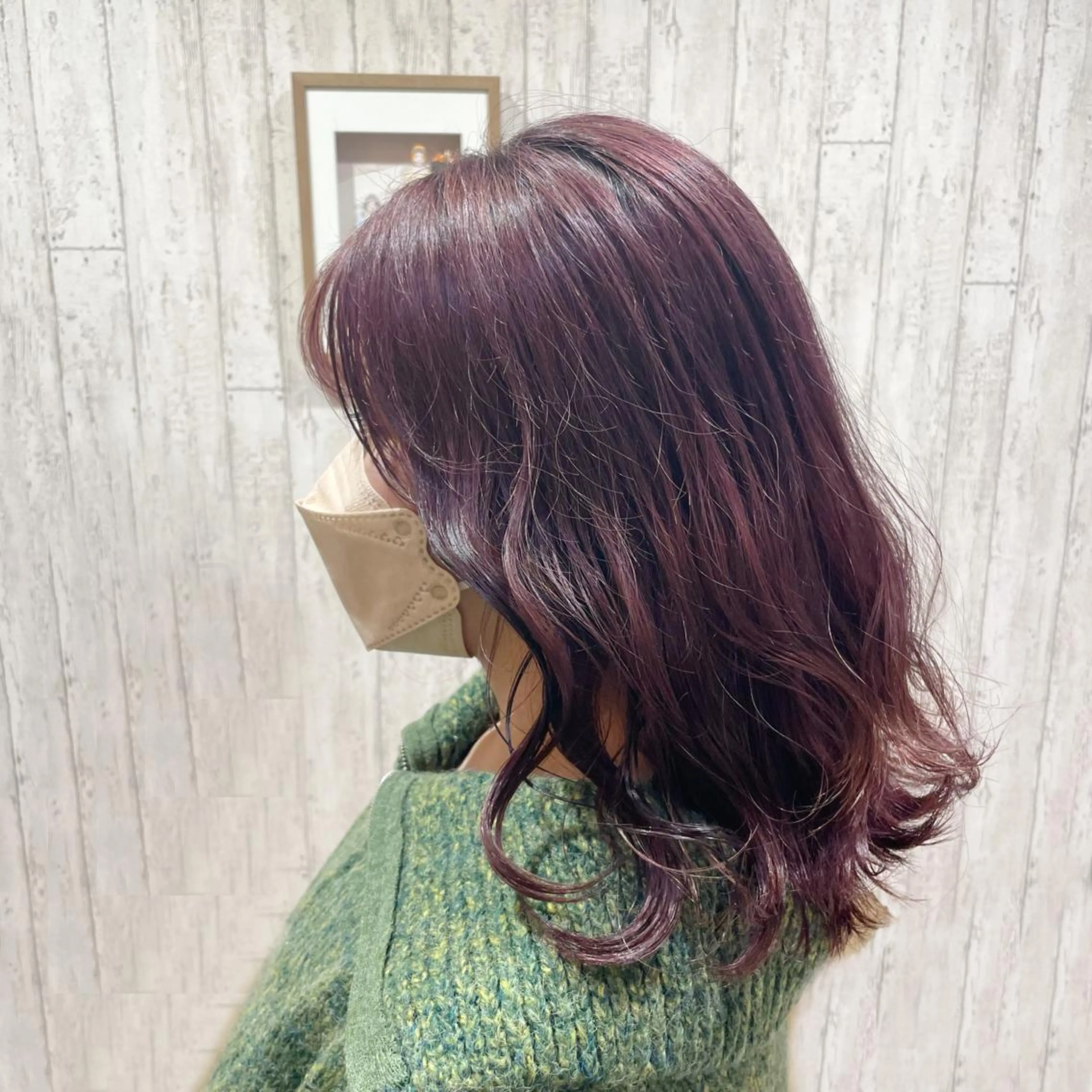 ミディアム カラー ヘアアレンジ カシス ハイトーンカラー ピンクカラー レッドカラー 古沢 みづきのヘアスタイル