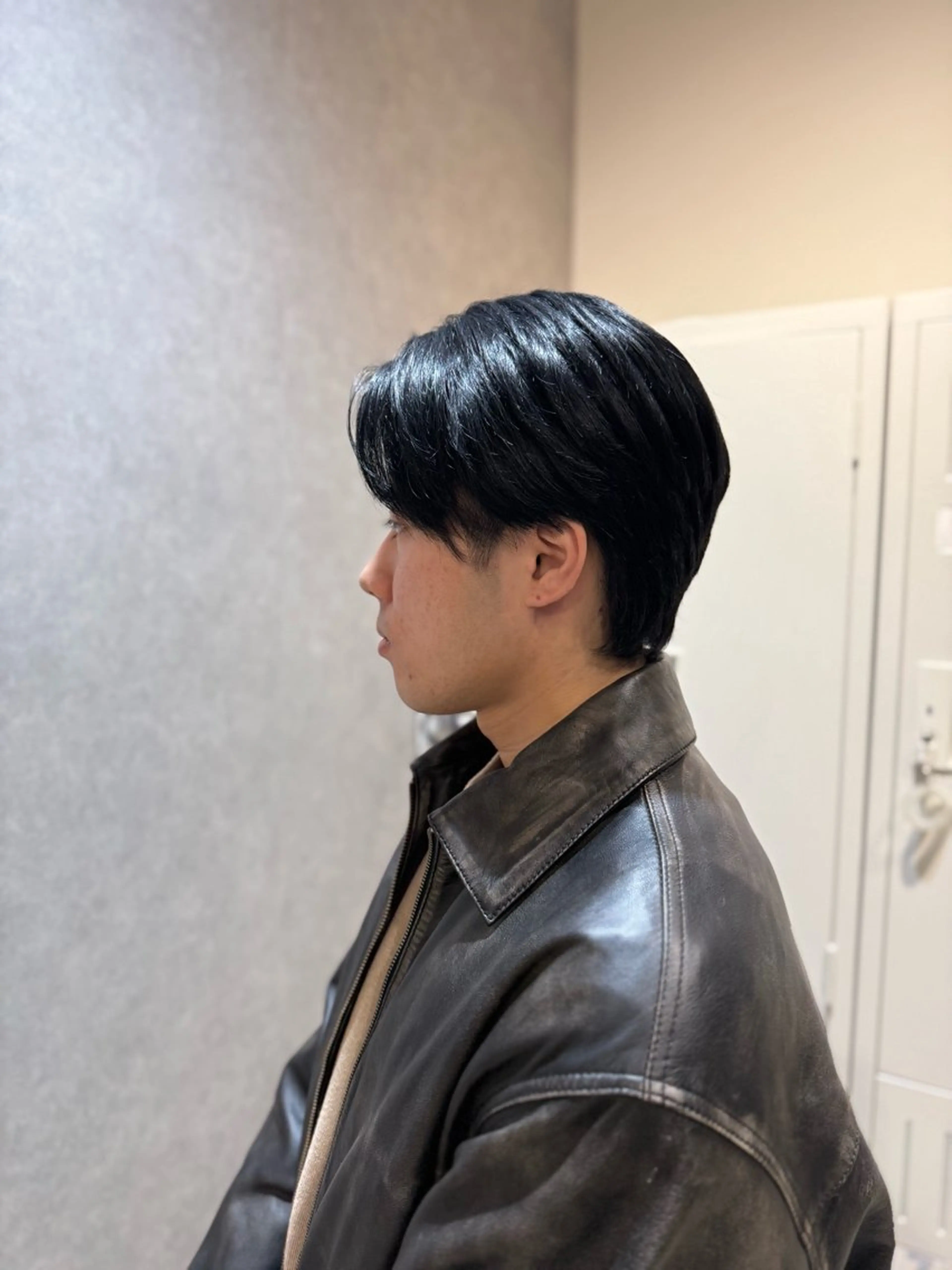 ショート カラー メンズ メンズハイトーン 黒髪 ブルーカラー ブルーブラック ハイトーンカラー LIM所属・anju 🐣のヘアスタイル