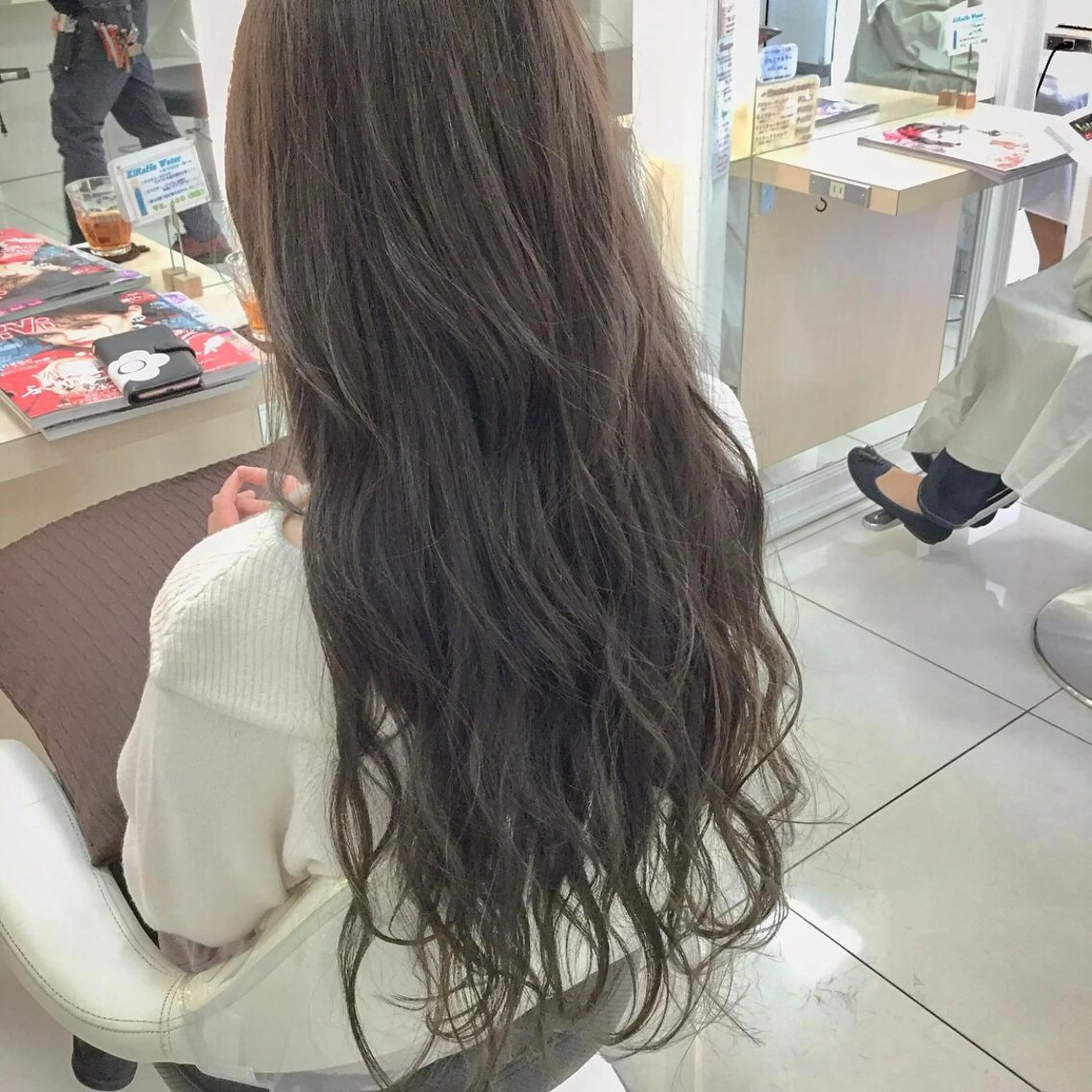 ロング カラー アッシュ バレイヤージュ 黒髪 ブリーチ グラデーションカラー Ash 山田 勇太のヘアスタイル