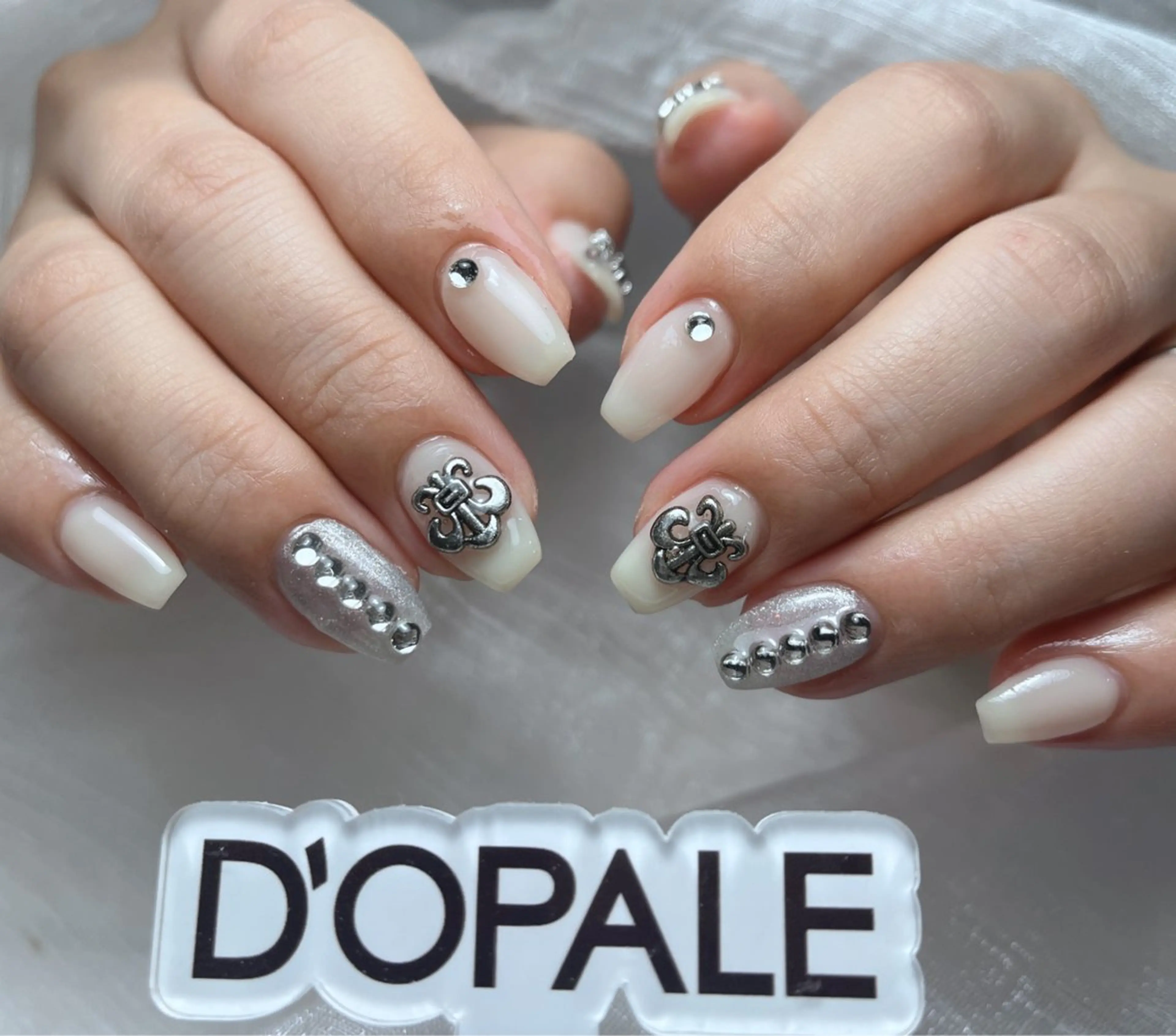ネイル DOPALE、もも 彦奇のネイルデザイン