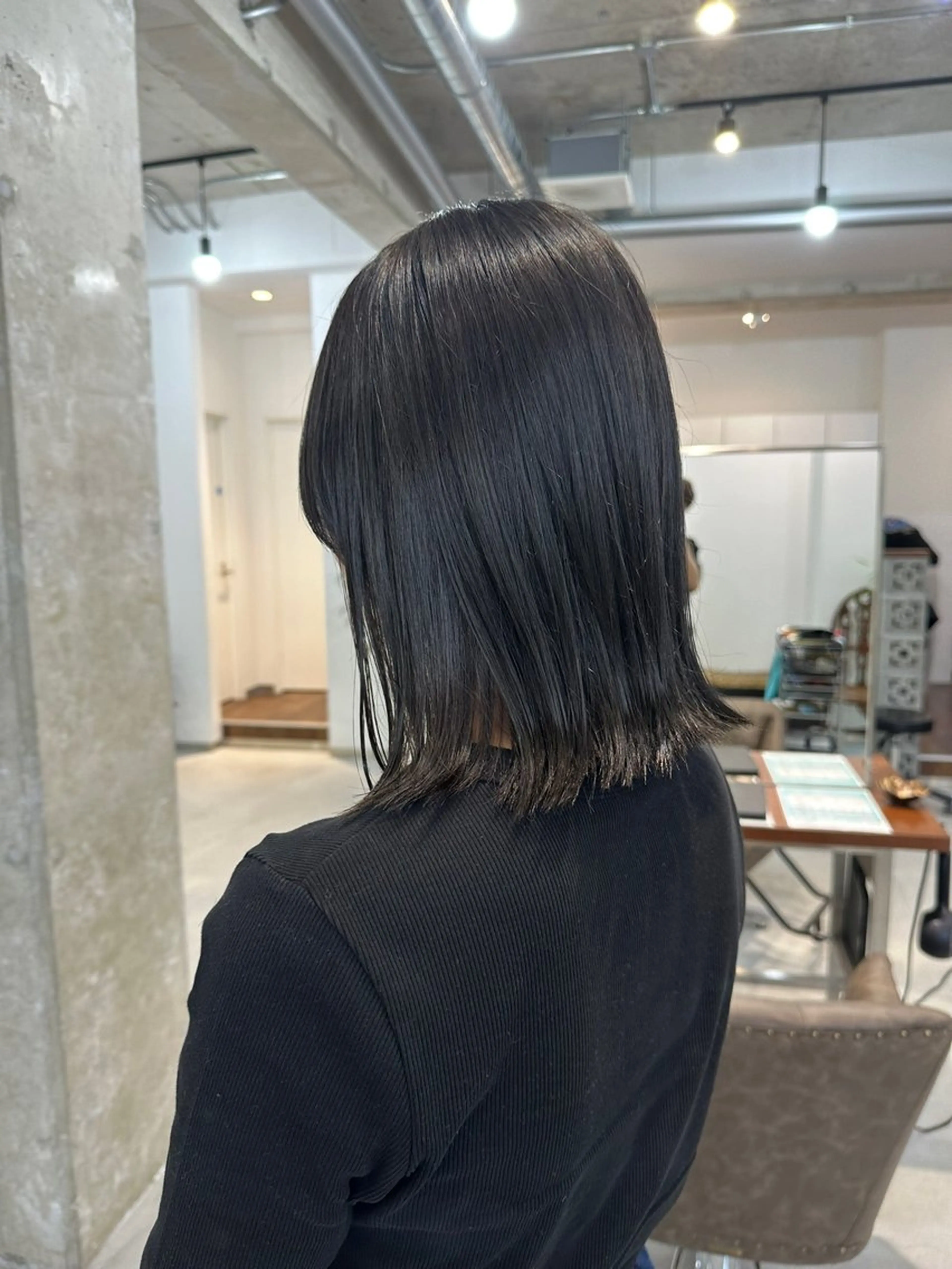 ミディアム カラー 外ハネヘア カット ヘアカラー トリートメント カイリ /レイヤーカットのヘアスタイル