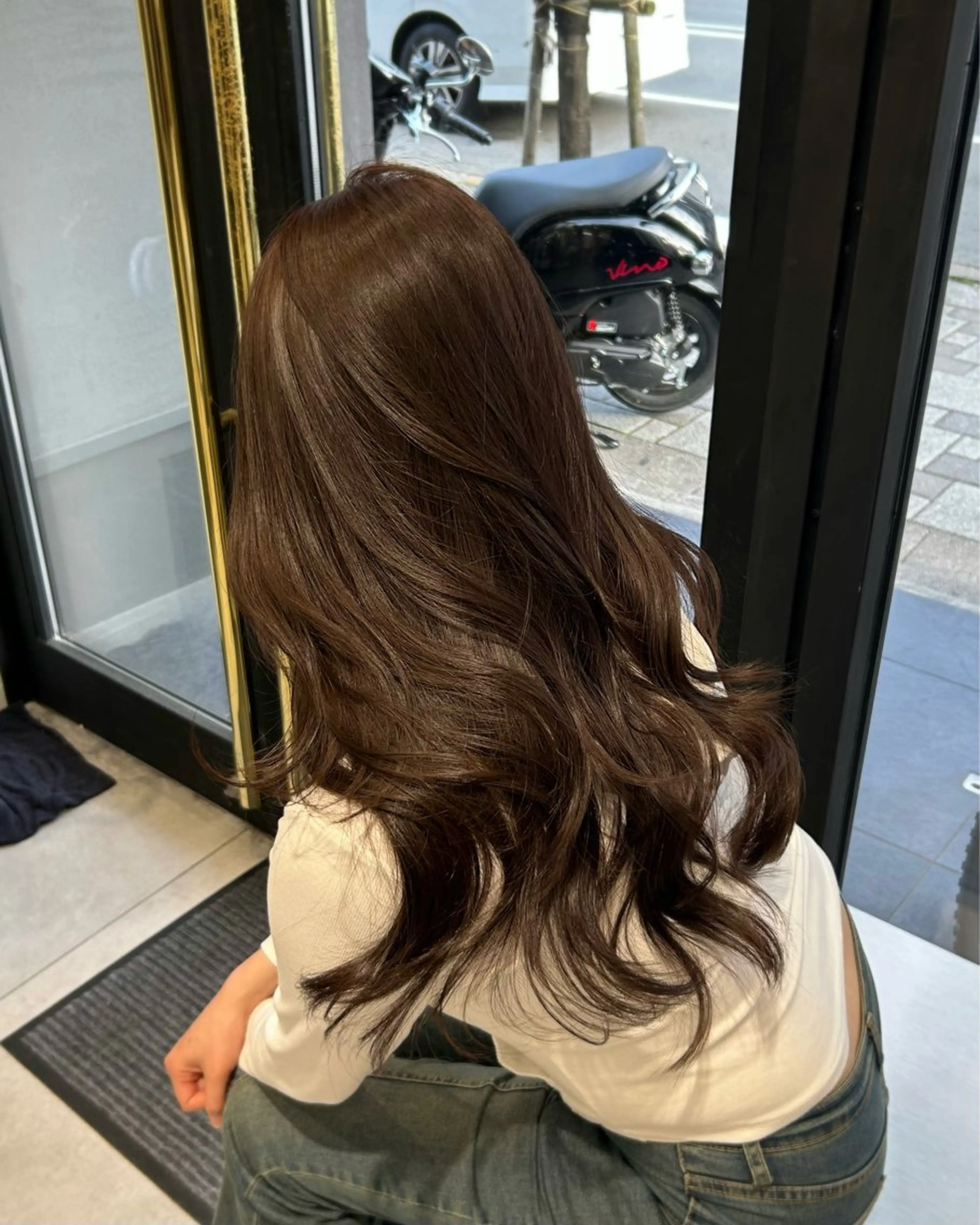 ロング チョコレートブラウン 大人レイヤー/艶髪 🇺🇸TOMONAのヘアスタイル
