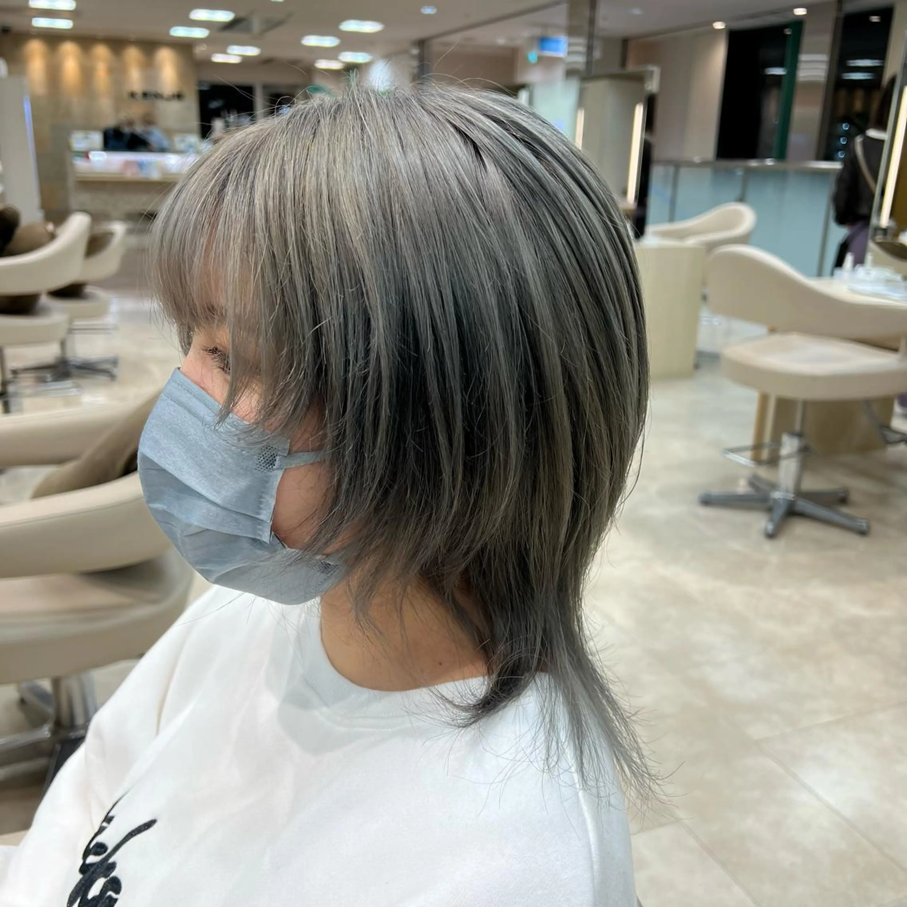ショート カラー シルバー ヘアカラー トリートメント 似合わせ.ﾍｱｾｯﾄ 得意🌹井上美沙のヘアスタイル