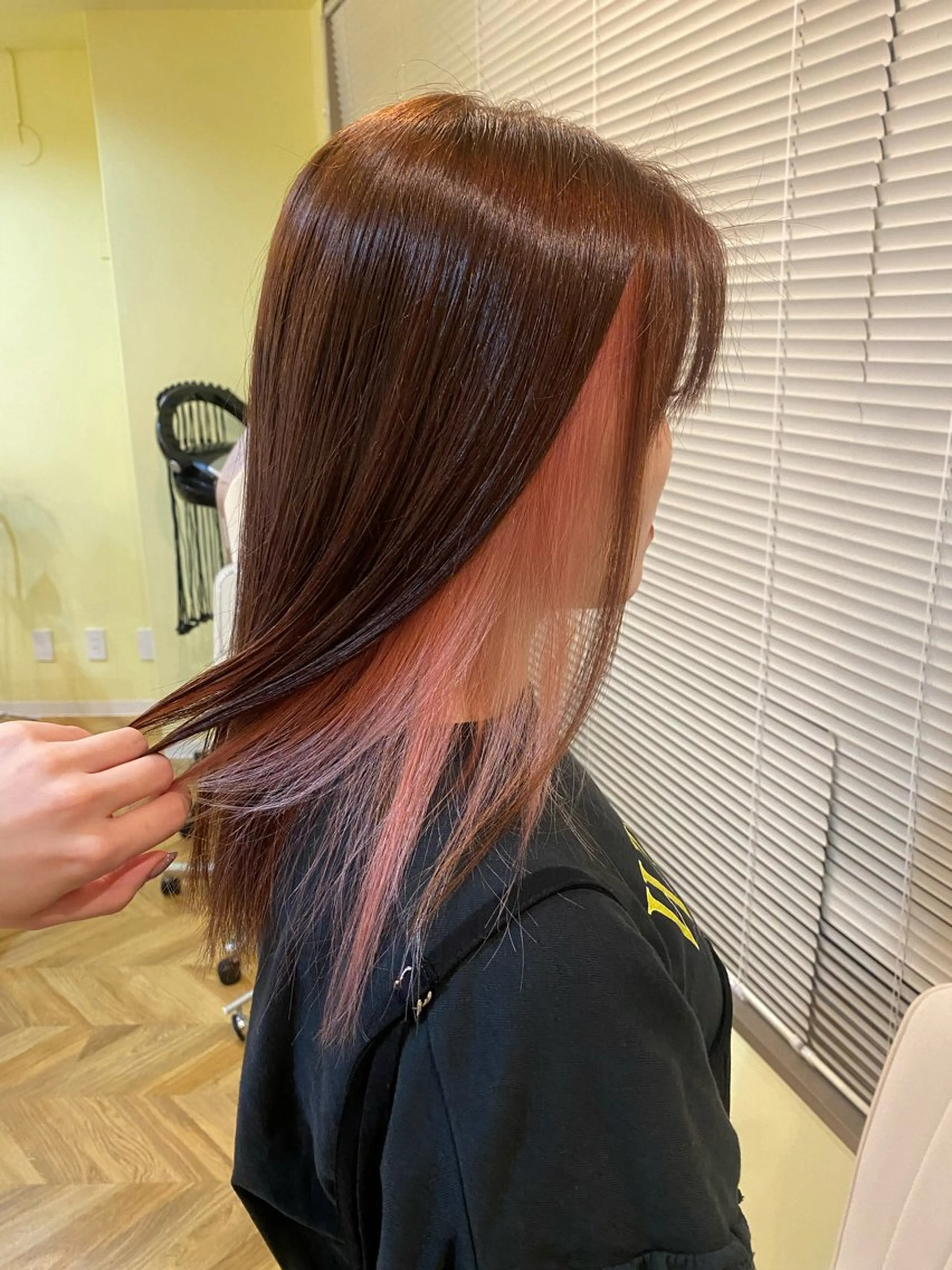 ロング カラー インナーカラー ピンクカラー カット ヘアカラー 南上 野々佳のヘアスタイル