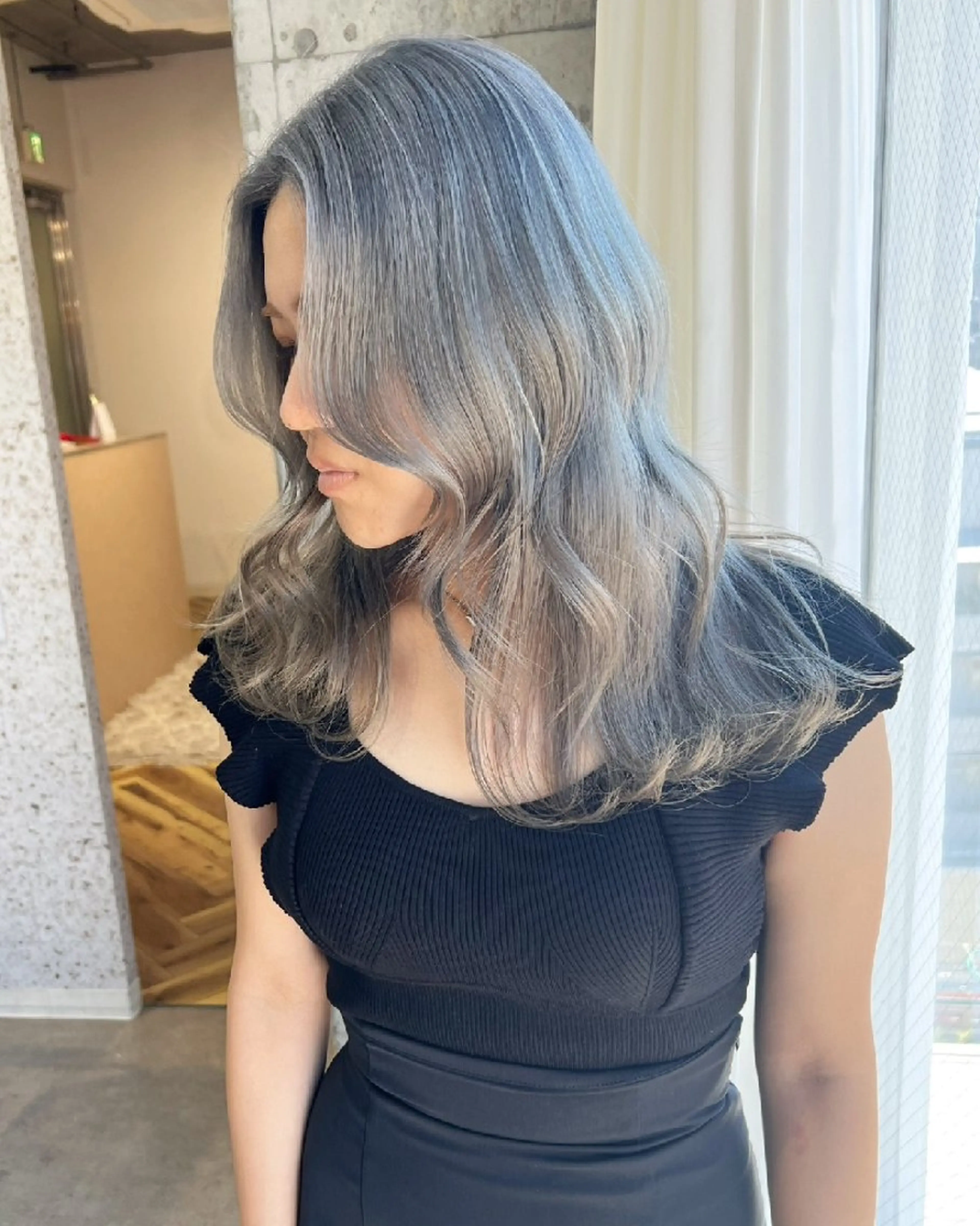 カラー ロング ブリーチ ダブルカラー グレージュ インナーカラー ブリーチなしカラー ヘアカラー mood 髪質改善 ダブルカラーのヘアスタイル