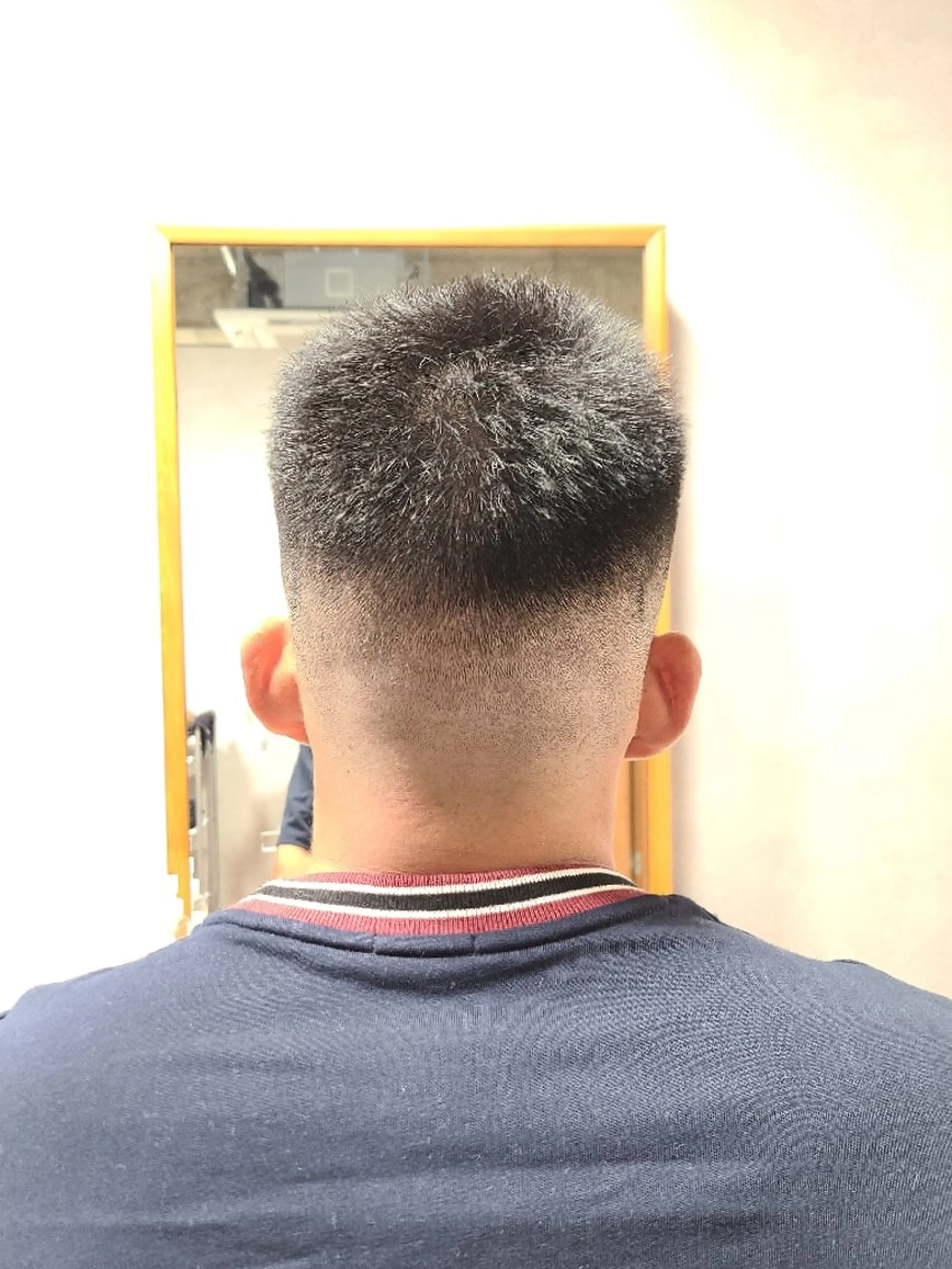 メンズ ショート フェードカット 桐島 令奈のヘアスタイル