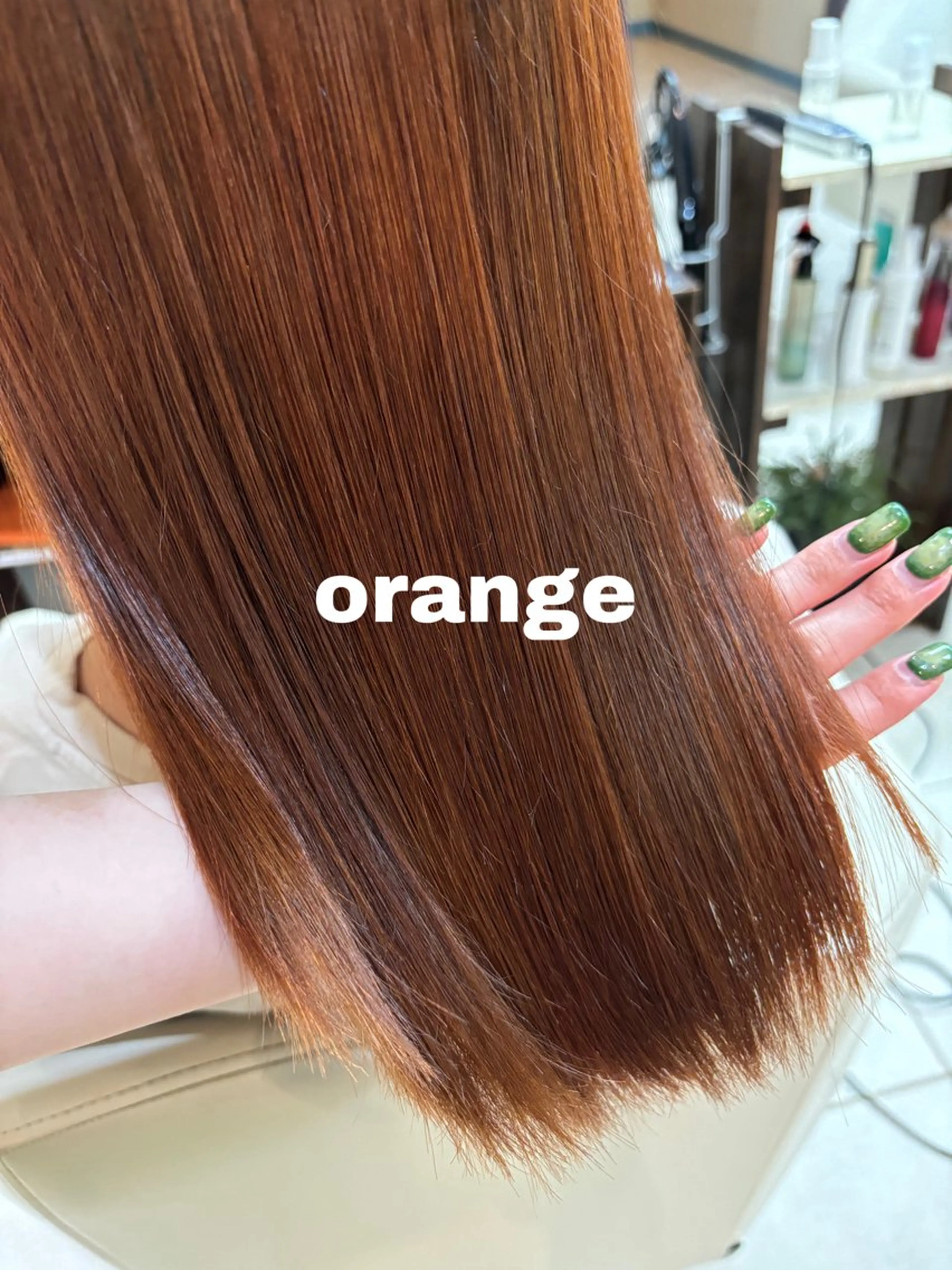 セミロング カラー 伊藤 杏奈のヘアスタイル