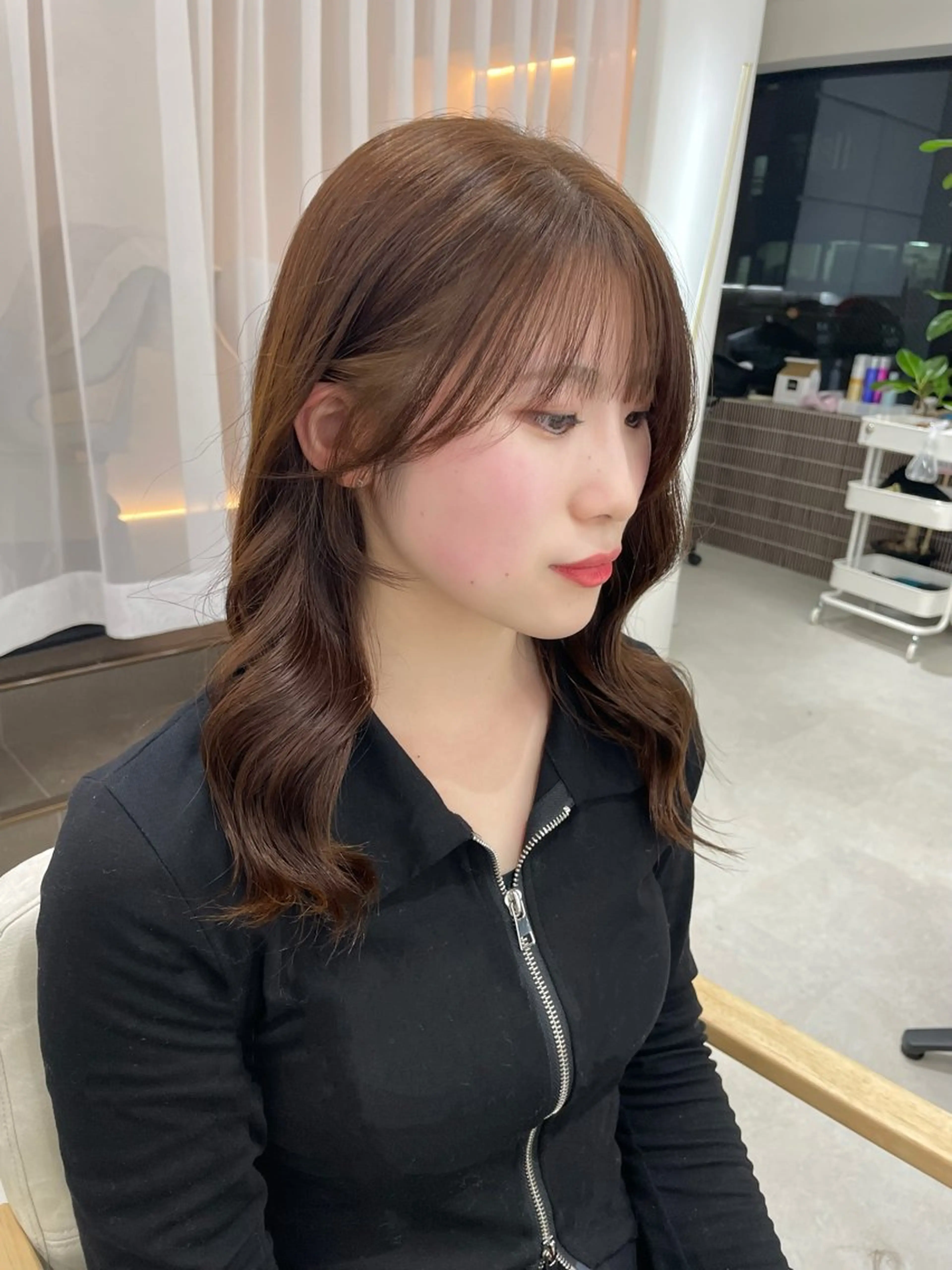 ミディアム 顔周りカット 小顔カット i.+odori所属・‎🤍Miu‎🤍 レイヤーカット‎🤍のヘアスタイル