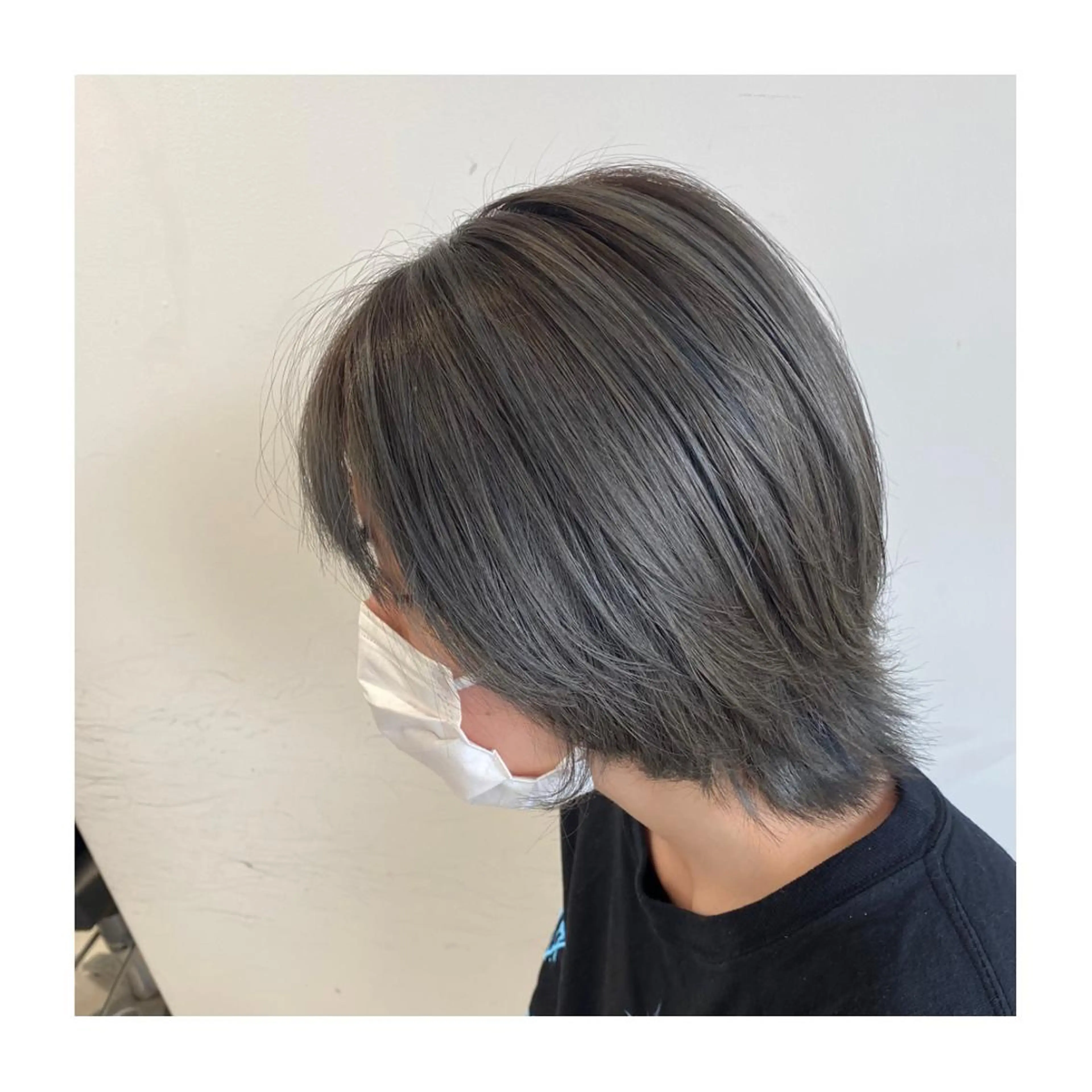 ミディアム カラー ヘアアレンジ アッシュ シルバー シルバーアッシュ ウルフカット 小國 綾かのヘアスタイル